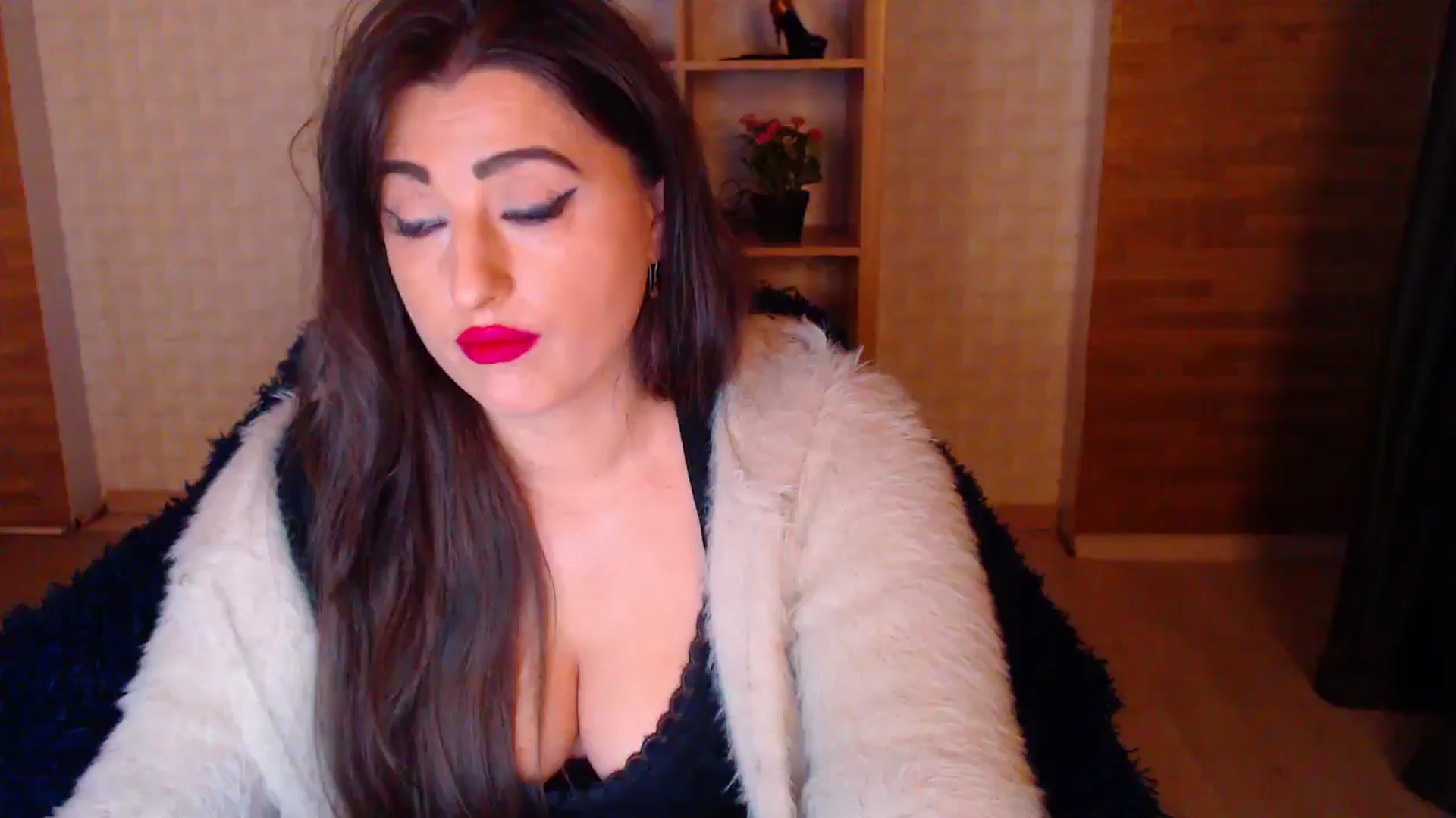 Gallery image thumbnail from HotRebbecca's myfreecams stream on, 05/19/2025, 24:04 image 19 of 20
