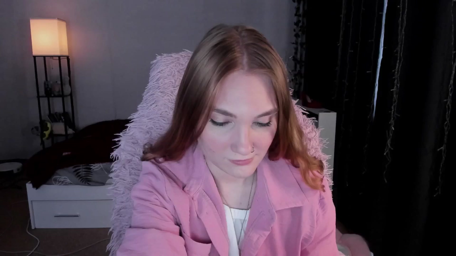 Gallery image thumbnail from HotRedPipper's myfreecams stream on, 12/01/2025, 09:29 image 9 of 20