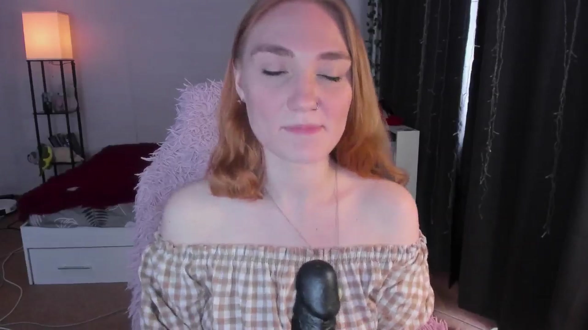 Gallery image thumbnail from HotRedPipper's myfreecams stream on, 12/03/2025, 10:03 image 4 of 20