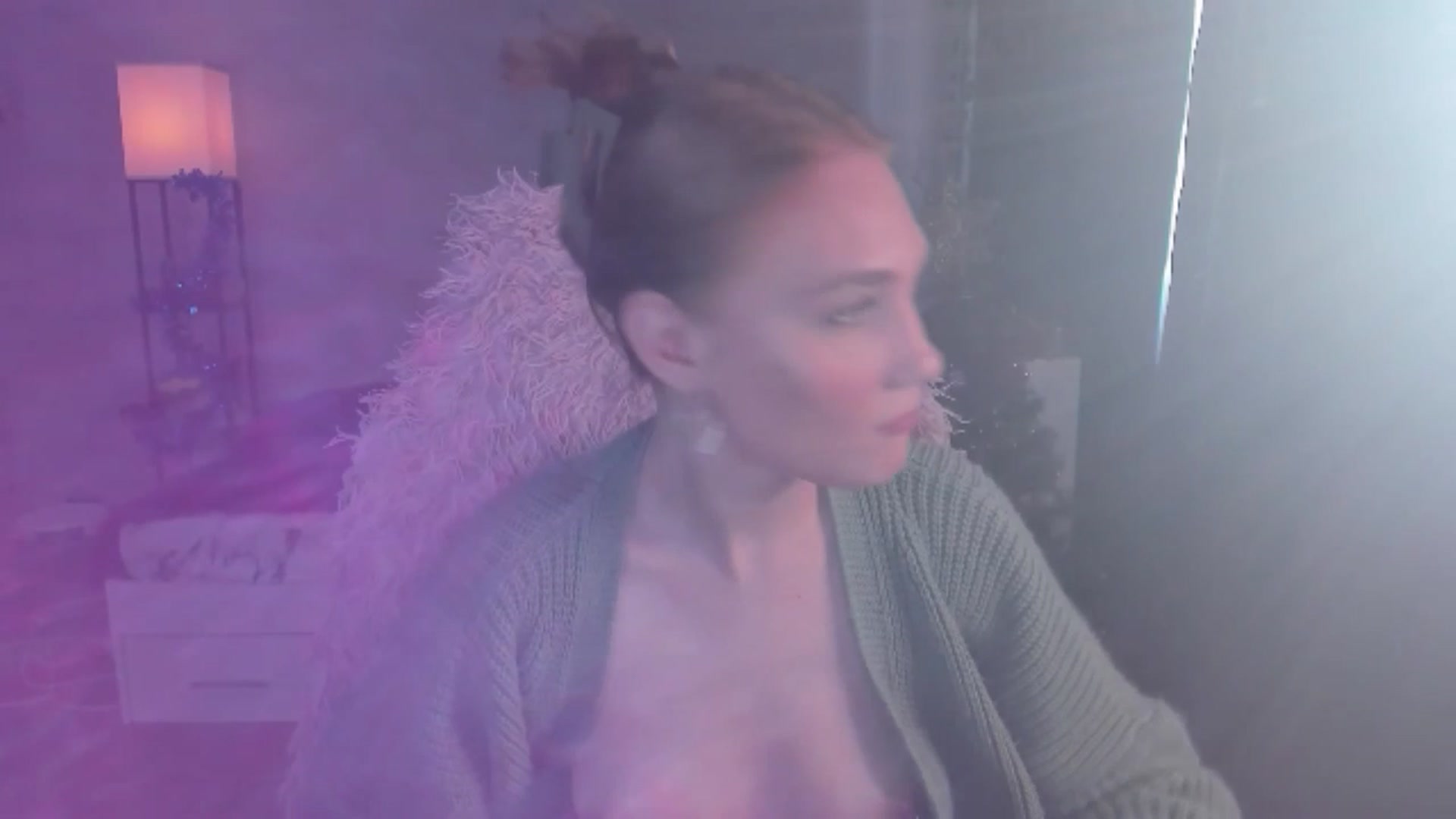 Gallery image thumbnail from HotRedPipper's myfreecams stream on, 12/09/2025, 08:48 image 6 of 20