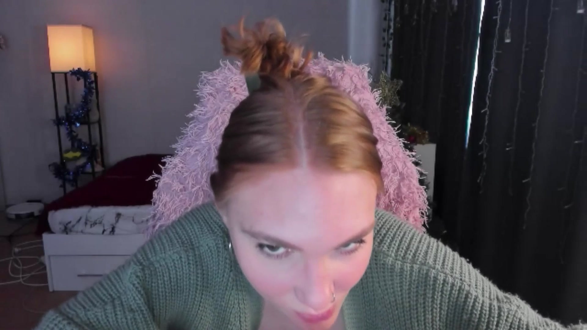 Gallery image thumbnail from HotRedPipper's myfreecams stream on, 12/09/2025, 08:48 image 5 of 20