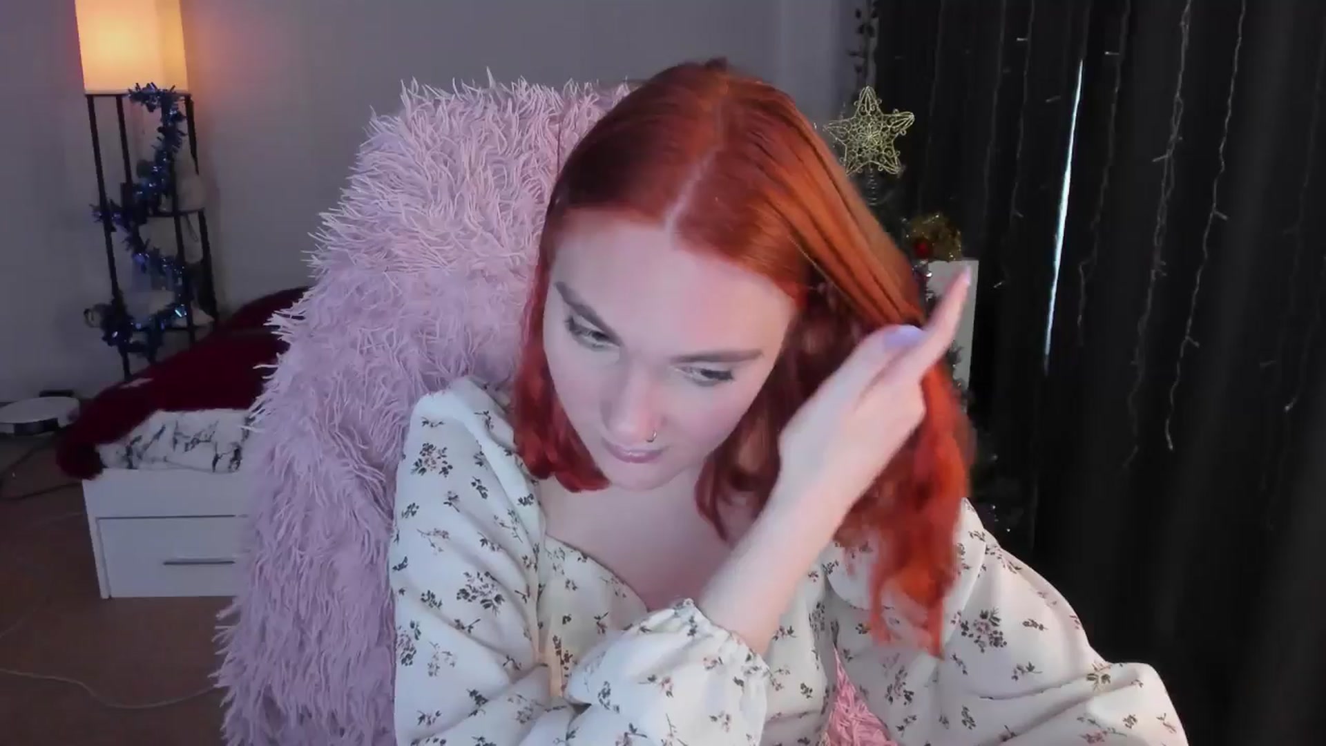 Gallery image thumbnail from HotRedPipper's myfreecams stream on, 12/22/2025, 09:32 image 6 of 20