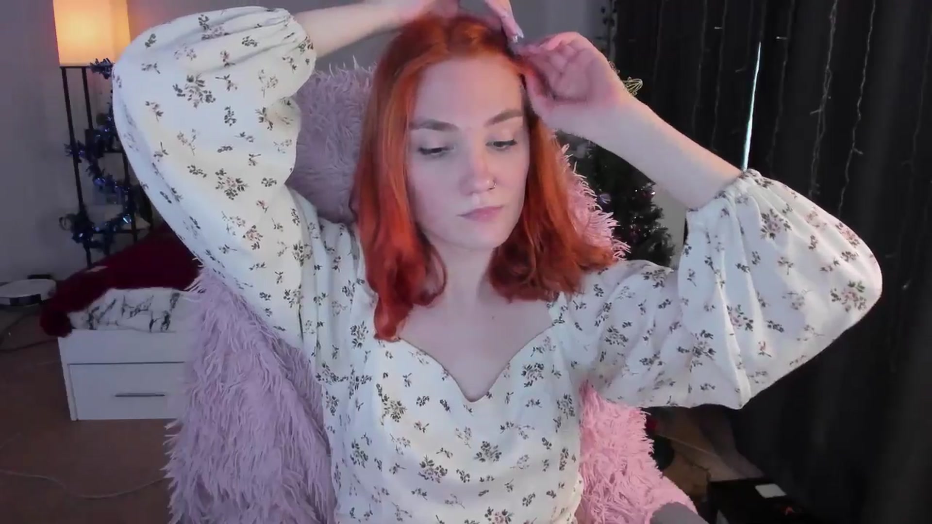 Gallery image thumbnail from HotRedPipper's myfreecams stream on, 12/22/2025, 09:32 image 7 of 20