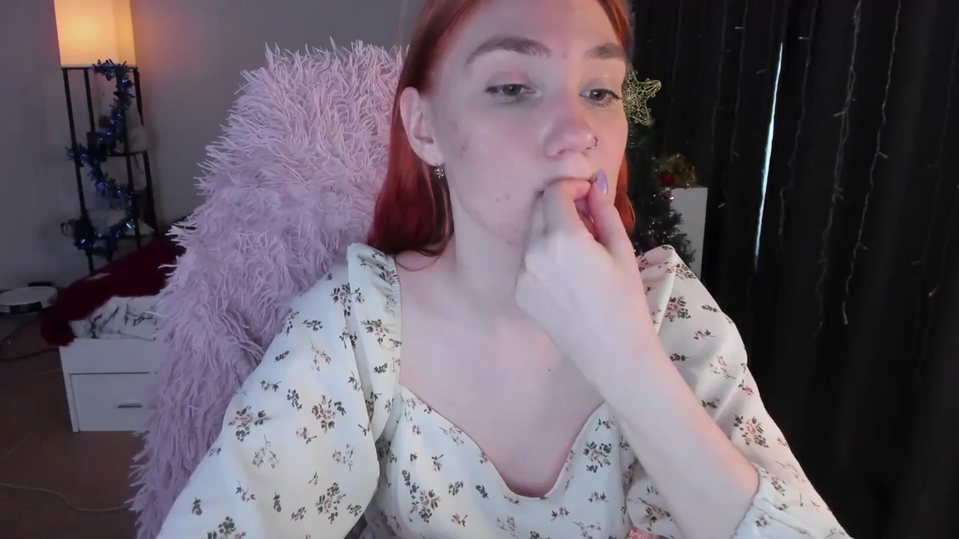 Gallery image thumbnail from HotRedPipper's myfreecams stream on, 12/22/2025, 09:32 image 4 of 20