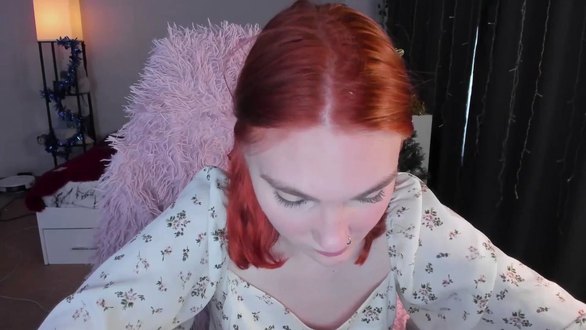 Gallery image thumbnail from HotRedPipper's myfreecams stream on, 12/22/2025, 09:32 image 5 of 20