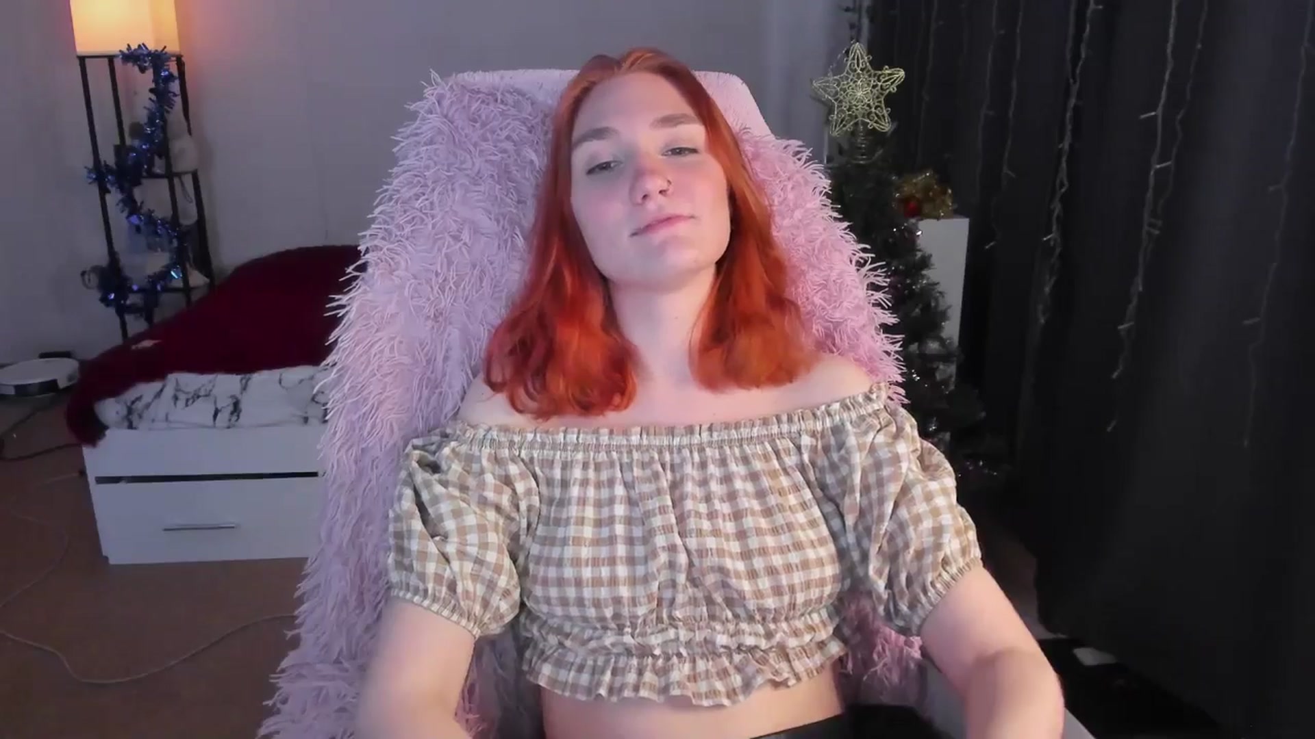 Gallery image thumbnail from HotRedPipper's myfreecams stream on, 12/24/2025, 09:41 image 5 of 20