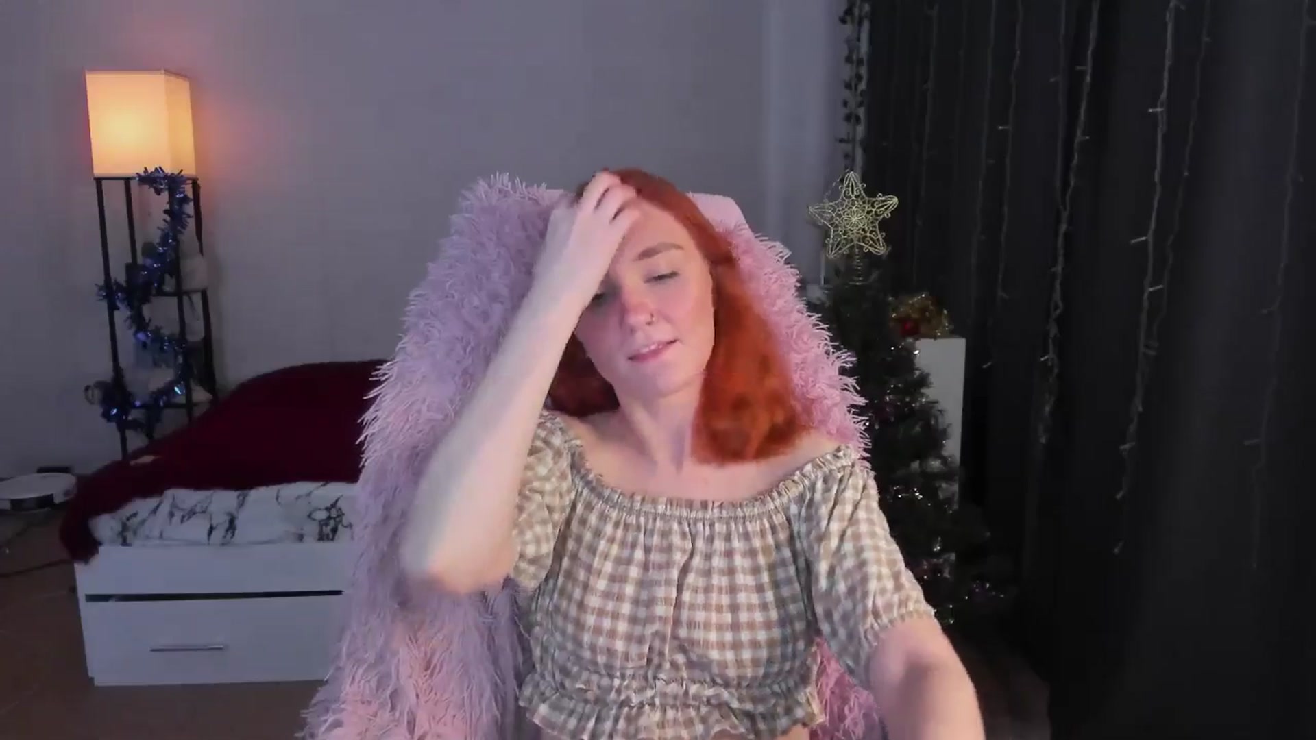 Gallery image thumbnail from HotRedPipper's myfreecams stream on, 12/24/2025, 09:41 image 3 of 20