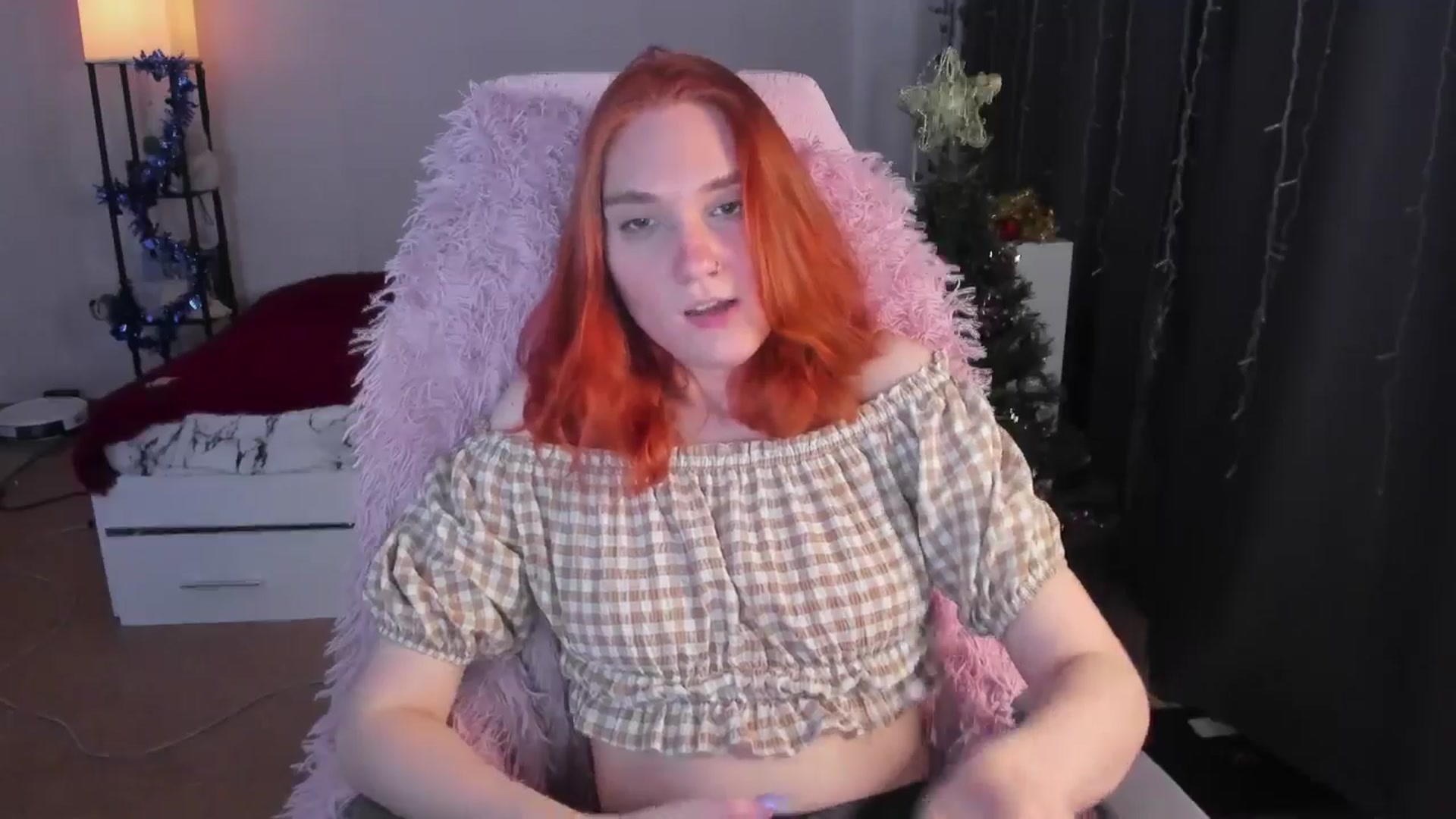 Gallery image thumbnail from HotRedPipper's myfreecams stream on, 12/24/2025, 09:41 image 6 of 20