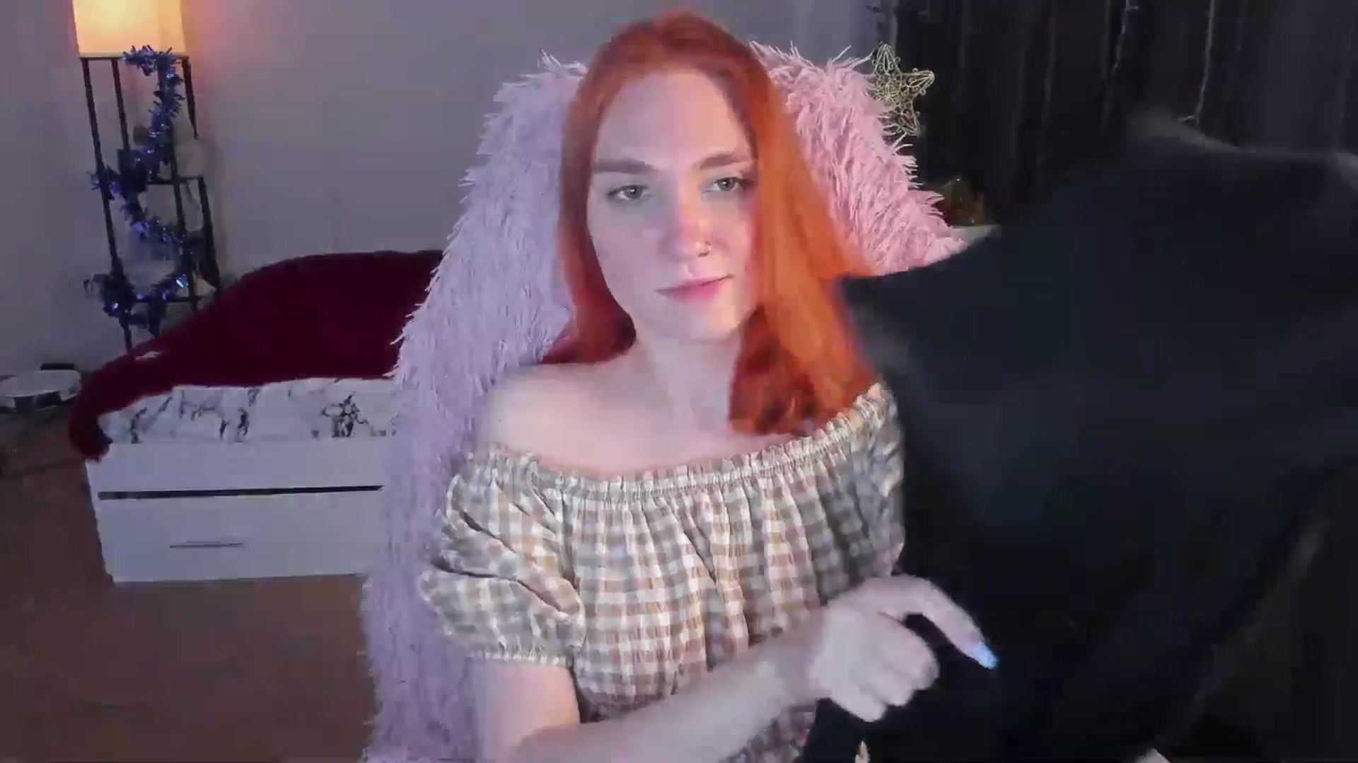 Gallery image thumbnail from HotRedPipper's myfreecams stream on, 12/24/2025, 09:41 image 10 of 20