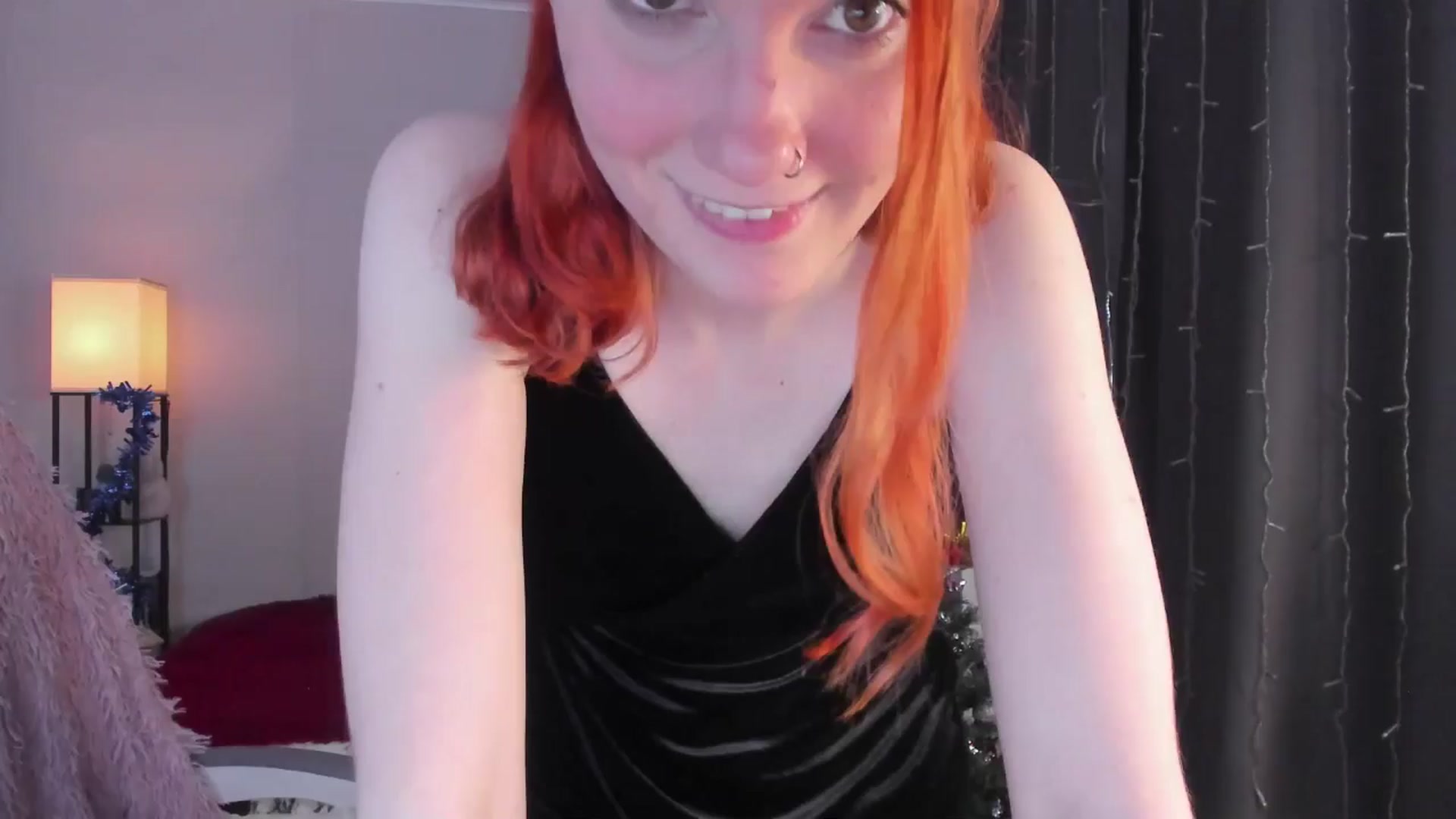 Gallery image thumbnail from HotRedPipper's myfreecams stream on, 12/25/2025, 08:45 image 5 of 20