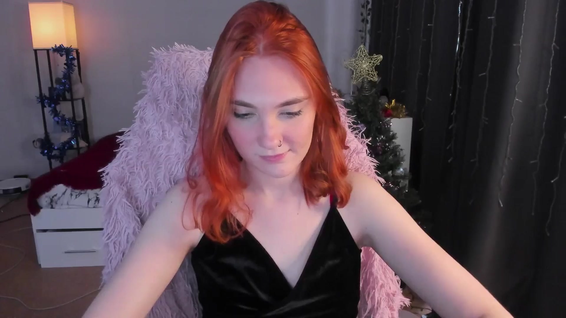 Gallery image thumbnail from HotRedPipper's myfreecams stream on, 12/25/2025, 08:45 image 7 of 20
