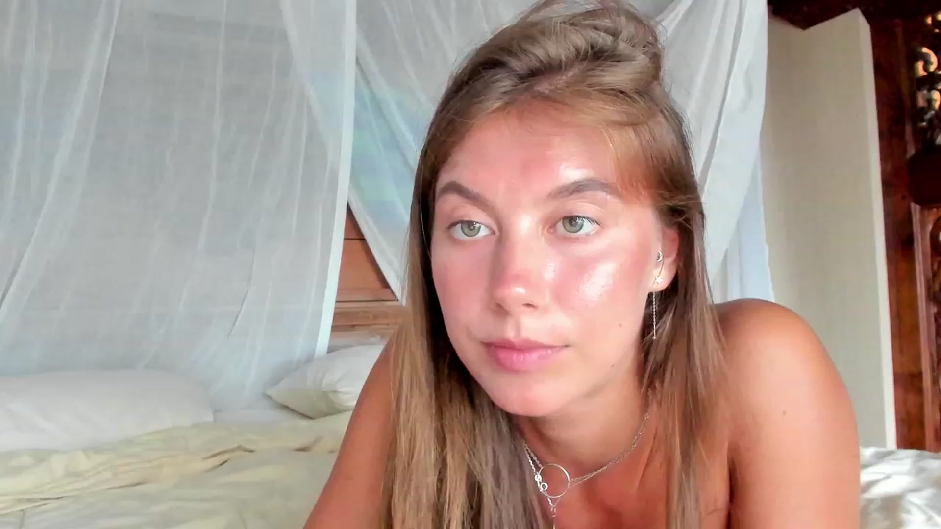 Gallery image thumbnail from HotUAJasNews's myfreecams stream on, 11/15/2022, 07:00 image 17 of 20