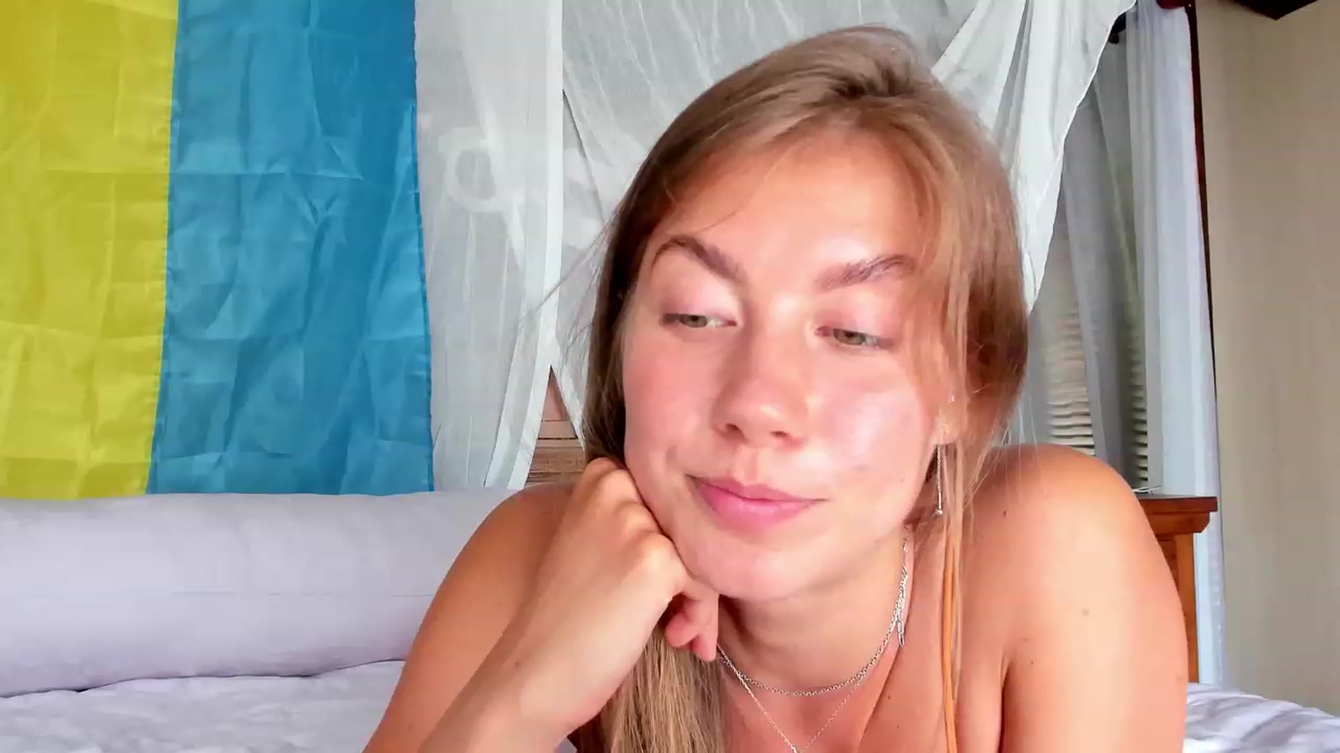 Gallery image thumbnail from HotUAJasNews's myfreecams stream on, 11/19/2022, 06:37 image 15 of 20