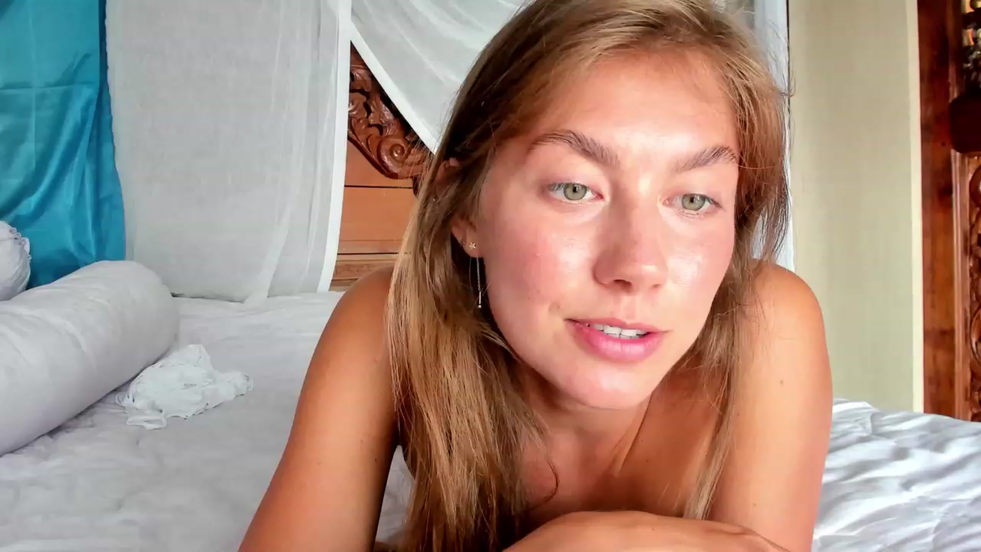 Gallery image thumbnail from HotUAJasNews's myfreecams stream on, 11/21/2022, 08:15 image 10 of 20