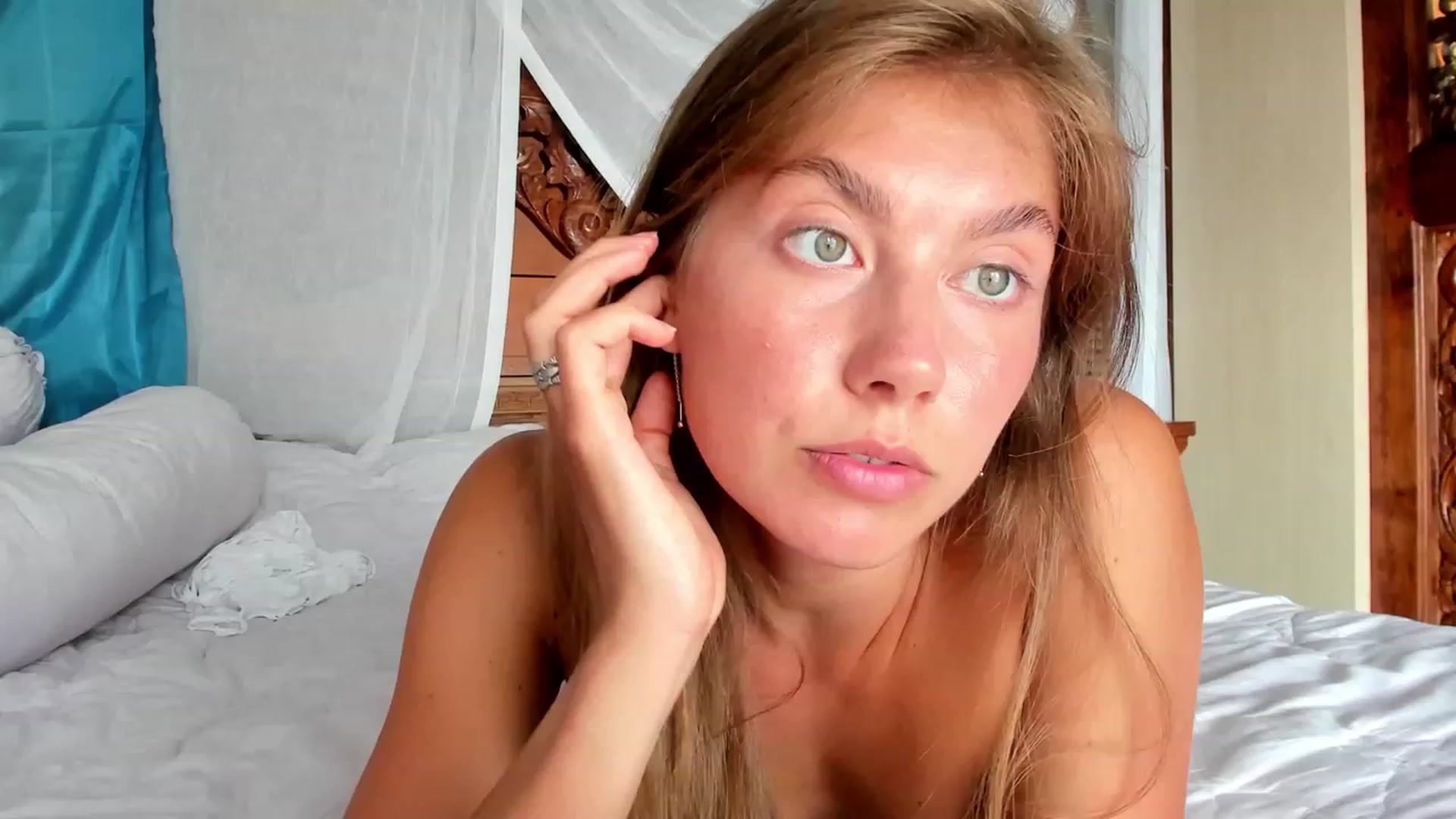 Gallery image thumbnail from HotUAJasNews's myfreecams stream on, 11/21/2022, 08:15 image 11 of 20