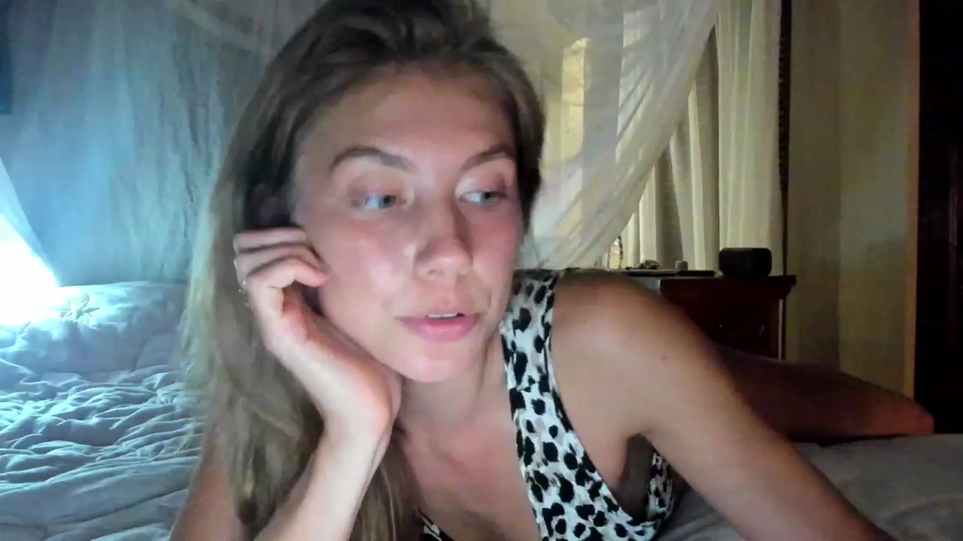 Gallery image thumbnail from HotUAJasNews's myfreecams stream on, 11/22/2022, 11:39 image 9 of 20