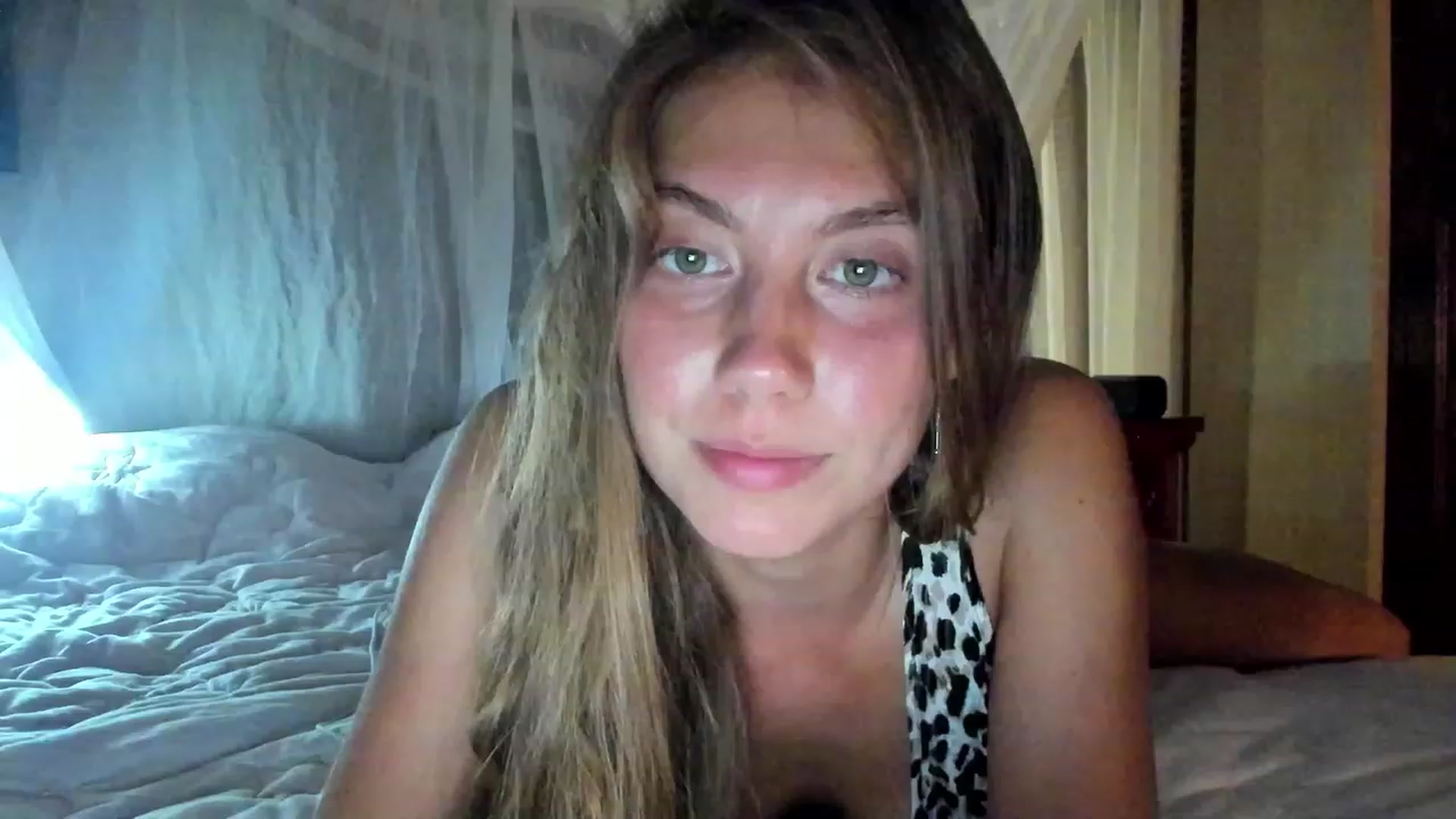 Gallery image thumbnail from HotUAJasNews's myfreecams stream on, 11/22/2022, 11:39 image 4 of 20