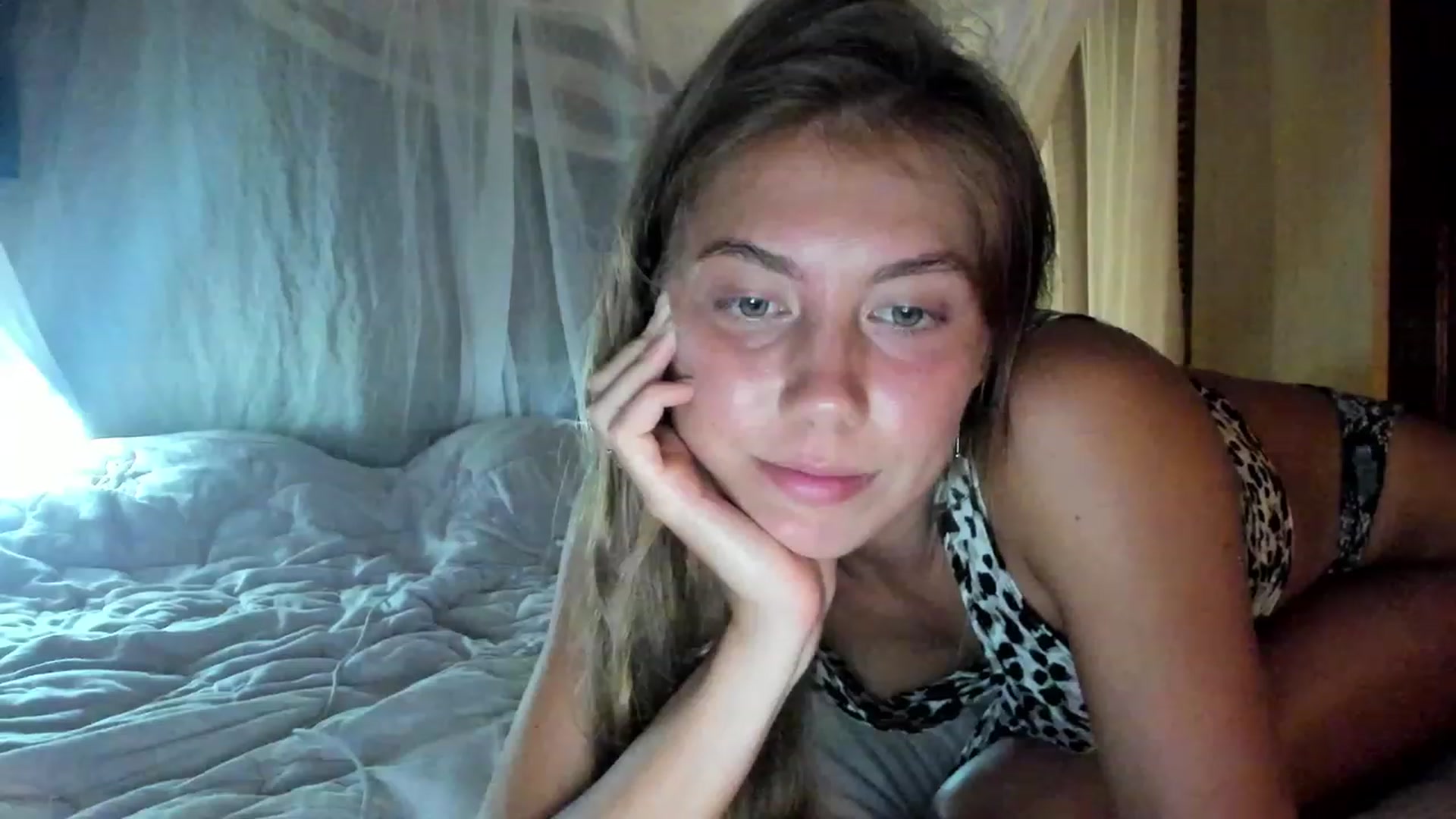 Gallery image thumbnail from HotUAJasNews's myfreecams stream on, 11/22/2022, 11:39 image 19 of 20