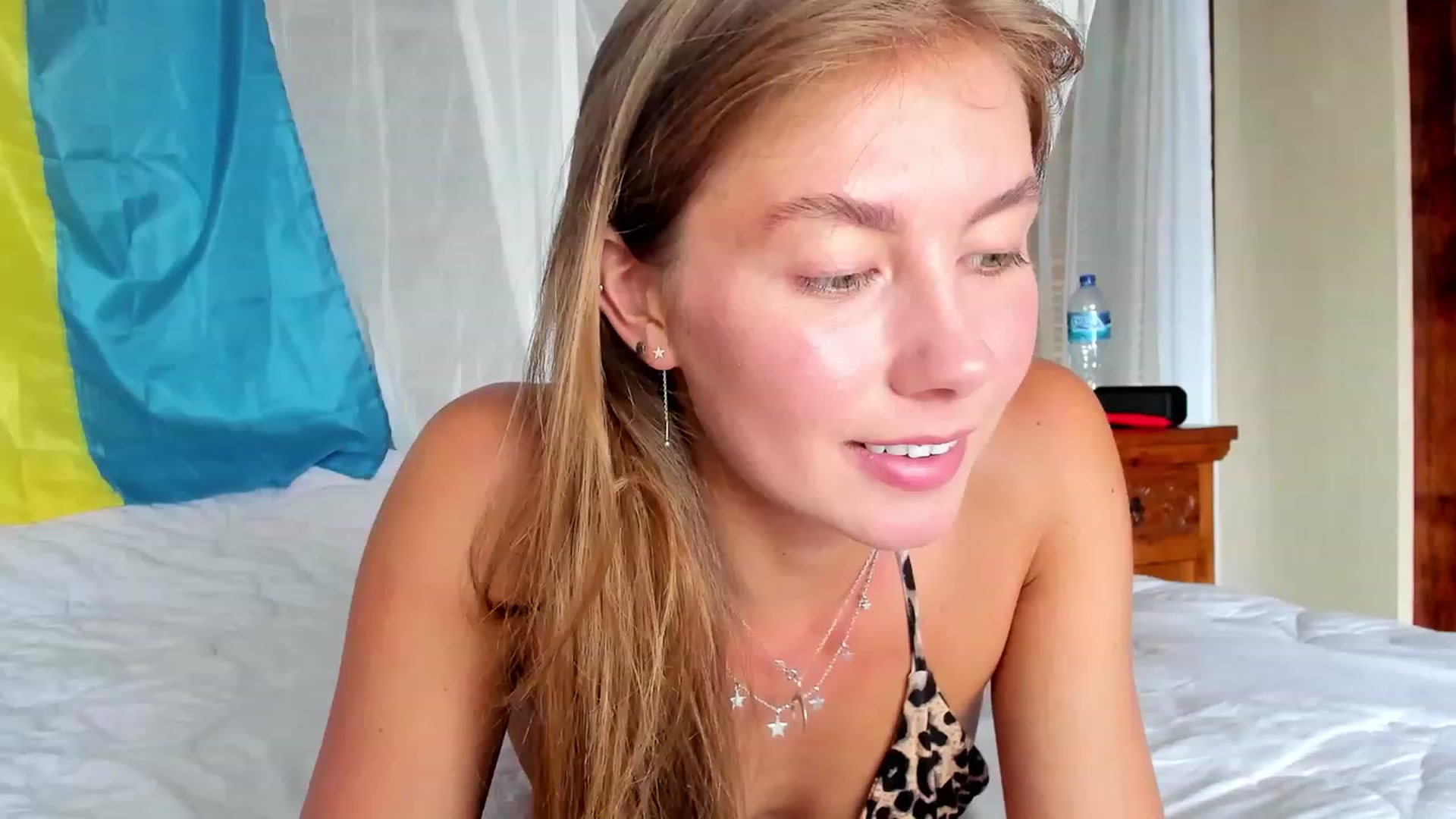 Gallery image thumbnail from HotUAJasNews's myfreecams stream on, 11/25/2022, 03:31 image 10 of 20