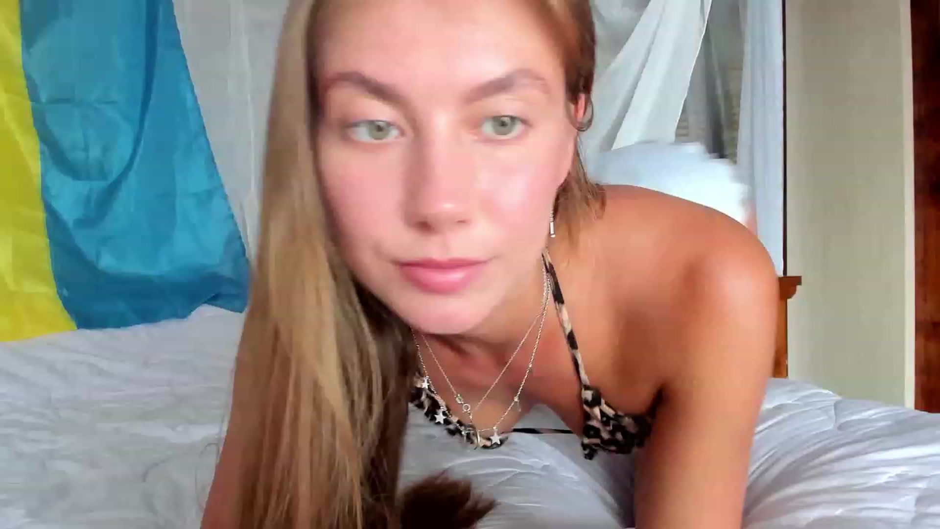 Gallery image thumbnail from HotUAJasNews's myfreecams stream on, 11/25/2022, 03:31 image 20 of 20