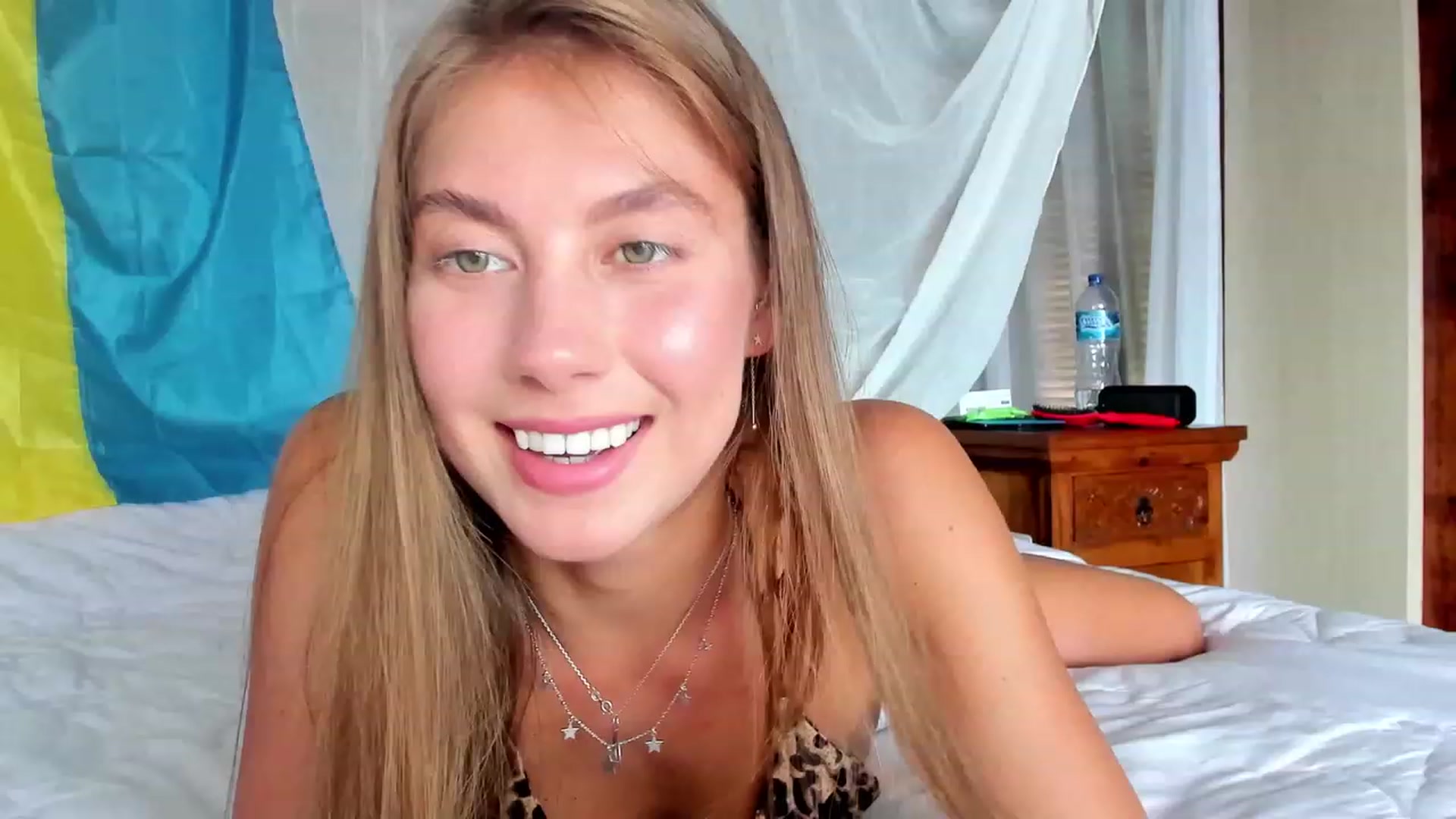Gallery image thumbnail from HotUAJasNews's myfreecams stream on, 11/25/2022, 03:48 image 12 of 20