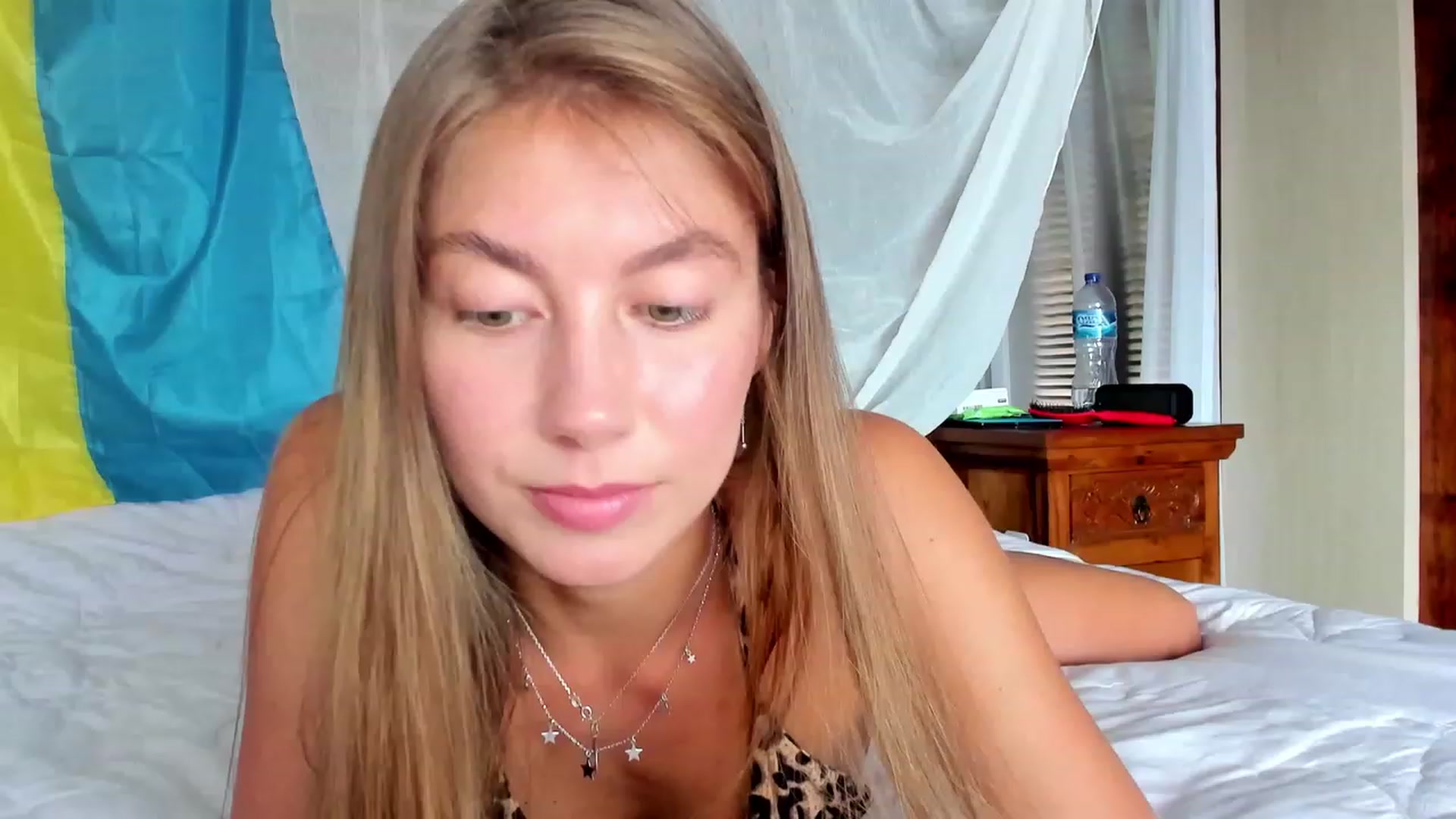 Gallery image thumbnail from HotUAJasNews's myfreecams stream on, 11/25/2022, 03:48 image 14 of 20