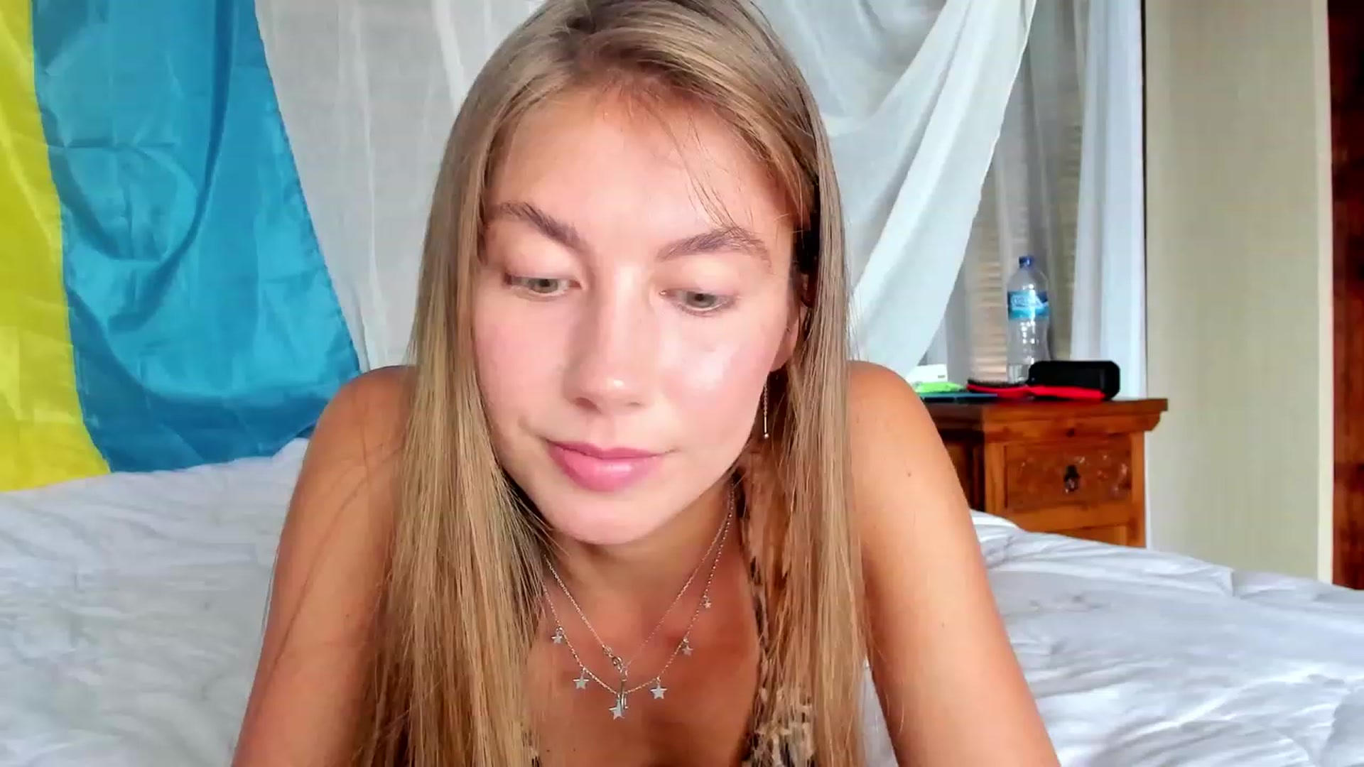 Gallery image thumbnail from HotUAJasNews's myfreecams stream on, 11/25/2022, 03:48 image 16 of 20