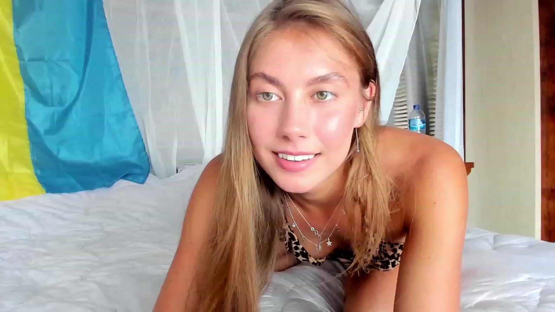 Gallery image thumbnail from HotUAJasNews's myfreecams stream on, 11/25/2022, 03:48 image 4 of 20