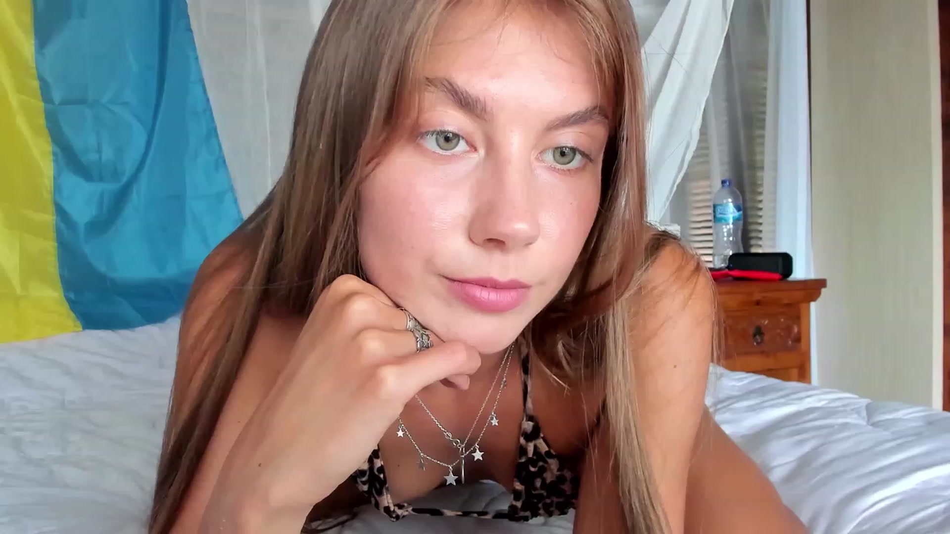 Gallery image thumbnail from HotUAJasNews's myfreecams stream on, 11/25/2022, 04:43 image 4 of 20
