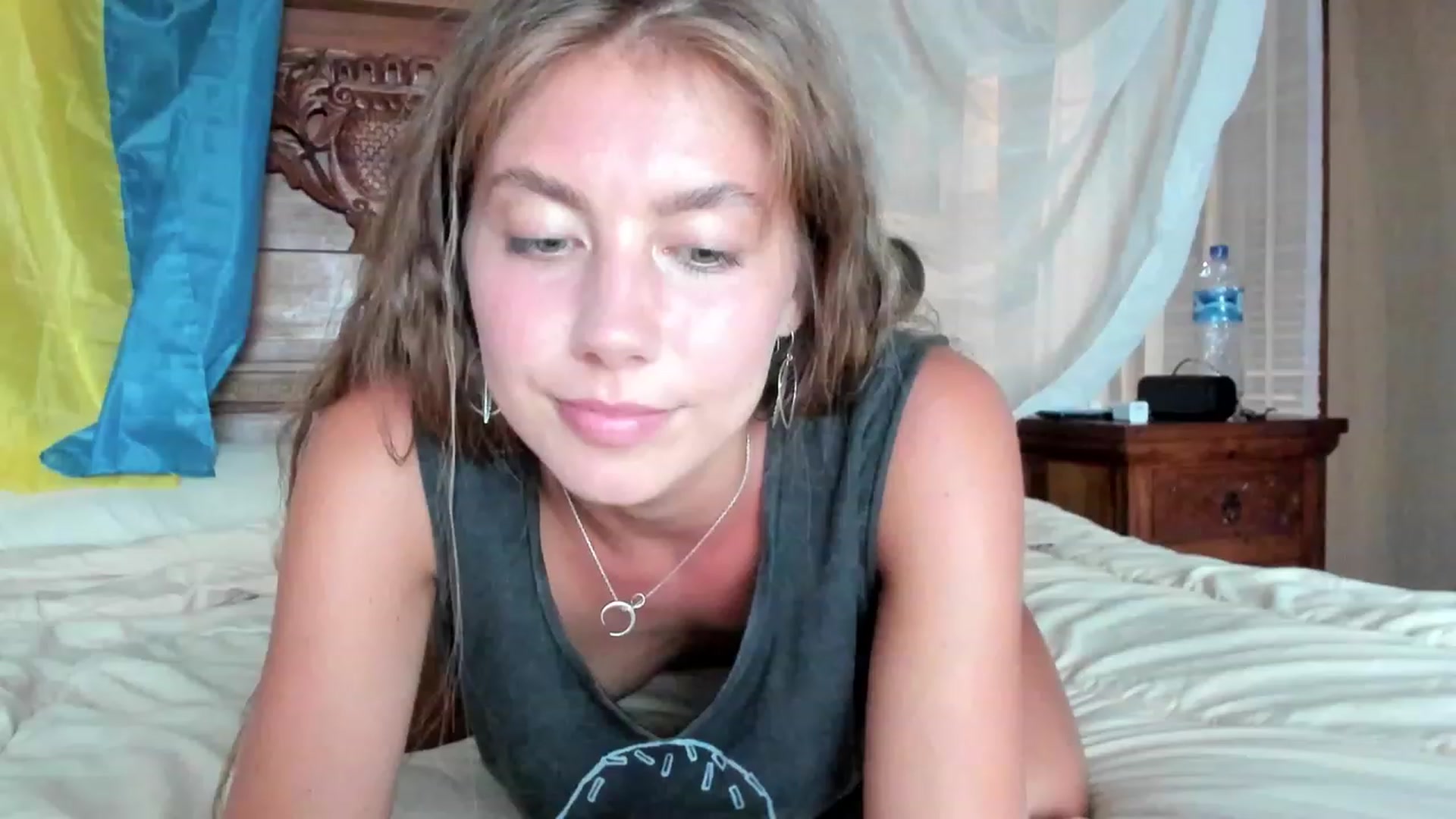 Gallery image thumbnail from HotUAJasNews's myfreecams stream on, 11/28/2022, 08:38 image 1 of 20