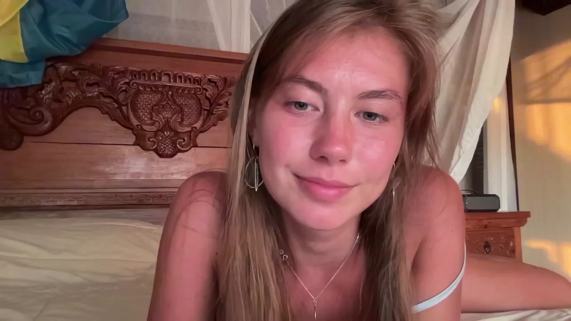 Gallery image thumbnail from HotUAJasNews's myfreecams stream on, 12/01/2022, 10:30 image 5 of 20