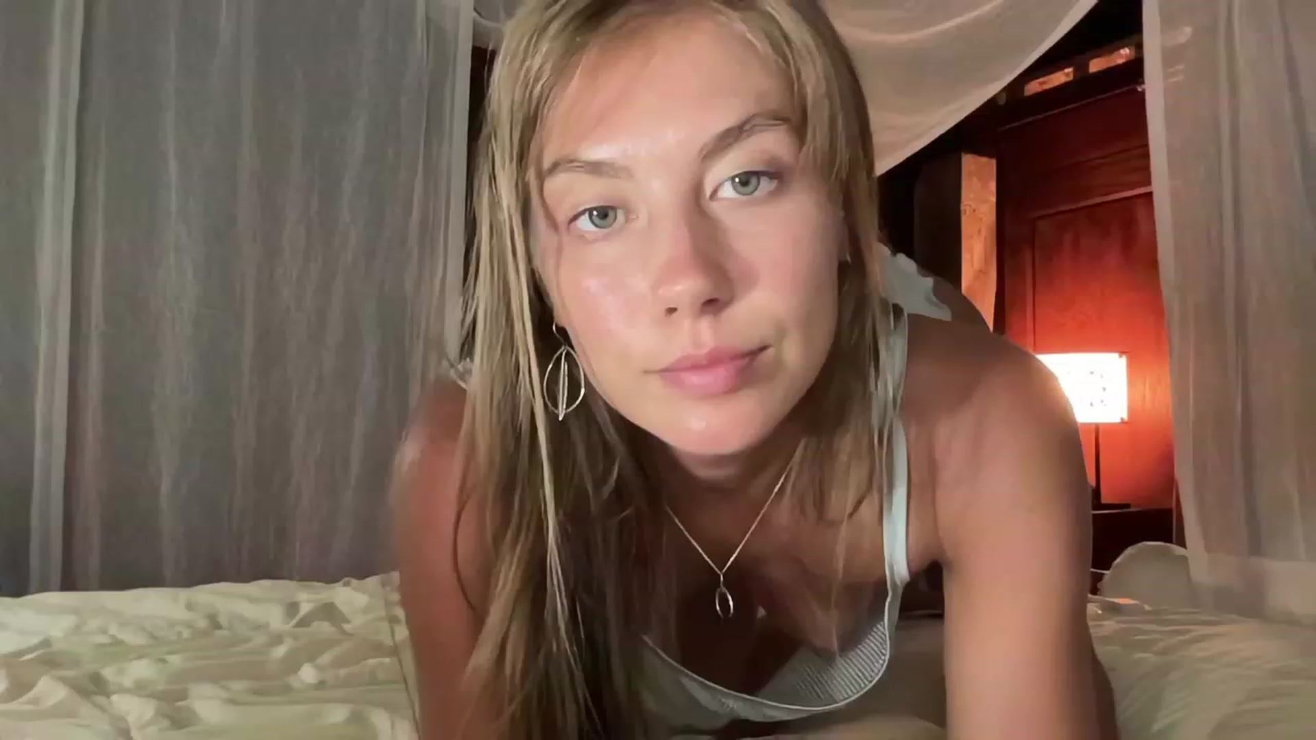Gallery image thumbnail from HotUAJasNews's myfreecams stream on, 12/01/2022, 11:44 image 9 of 20
