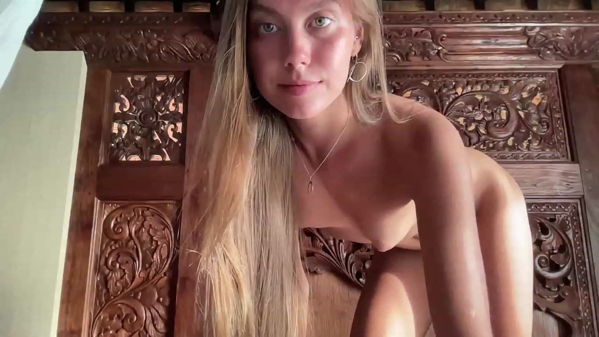 Gallery image thumbnail from HotUAJasNews's myfreecams stream on, 12/03/2022, 09:33 image 3 of 20