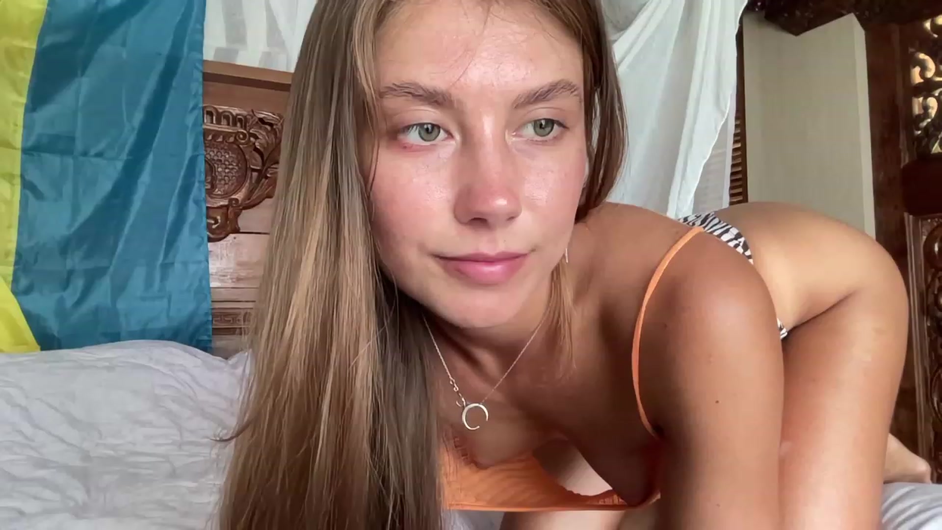 Gallery image thumbnail from HotUAJasNews's myfreecams stream on, 12/04/2022, 05:04 image 11 of 20