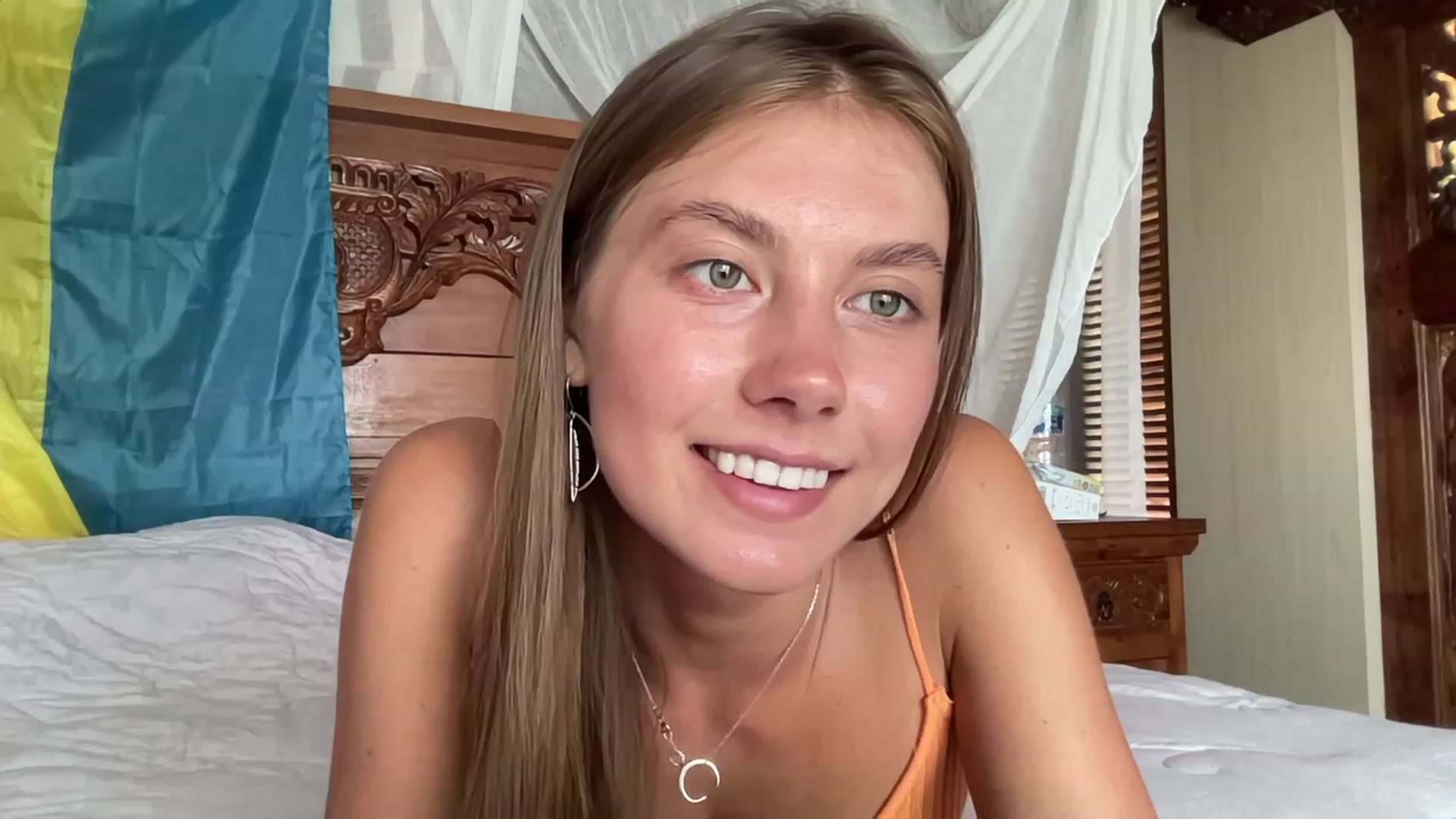 Gallery image thumbnail from HotUAJasNews's myfreecams stream on, 12/04/2022, 05:04 image 2 of 20