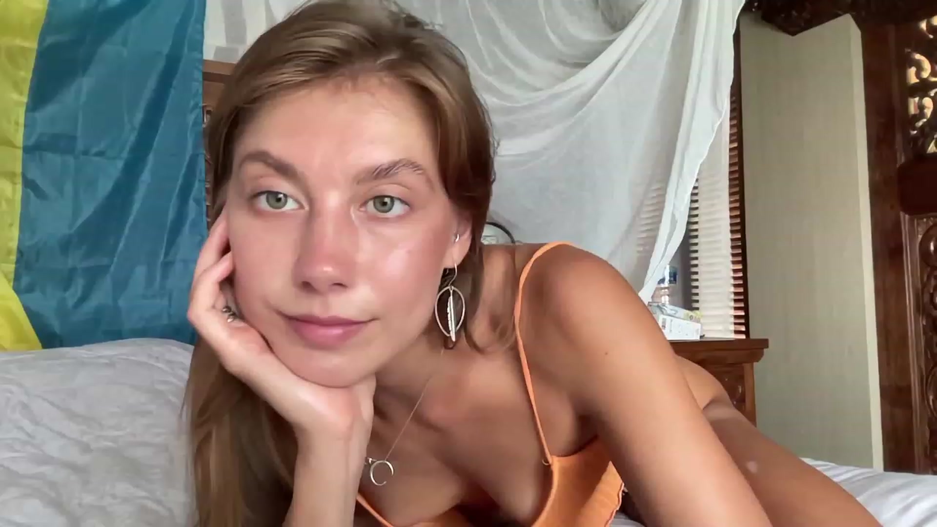 Gallery image thumbnail from HotUAJasNews's myfreecams stream on, 12/04/2022, 05:04 image 8 of 20
