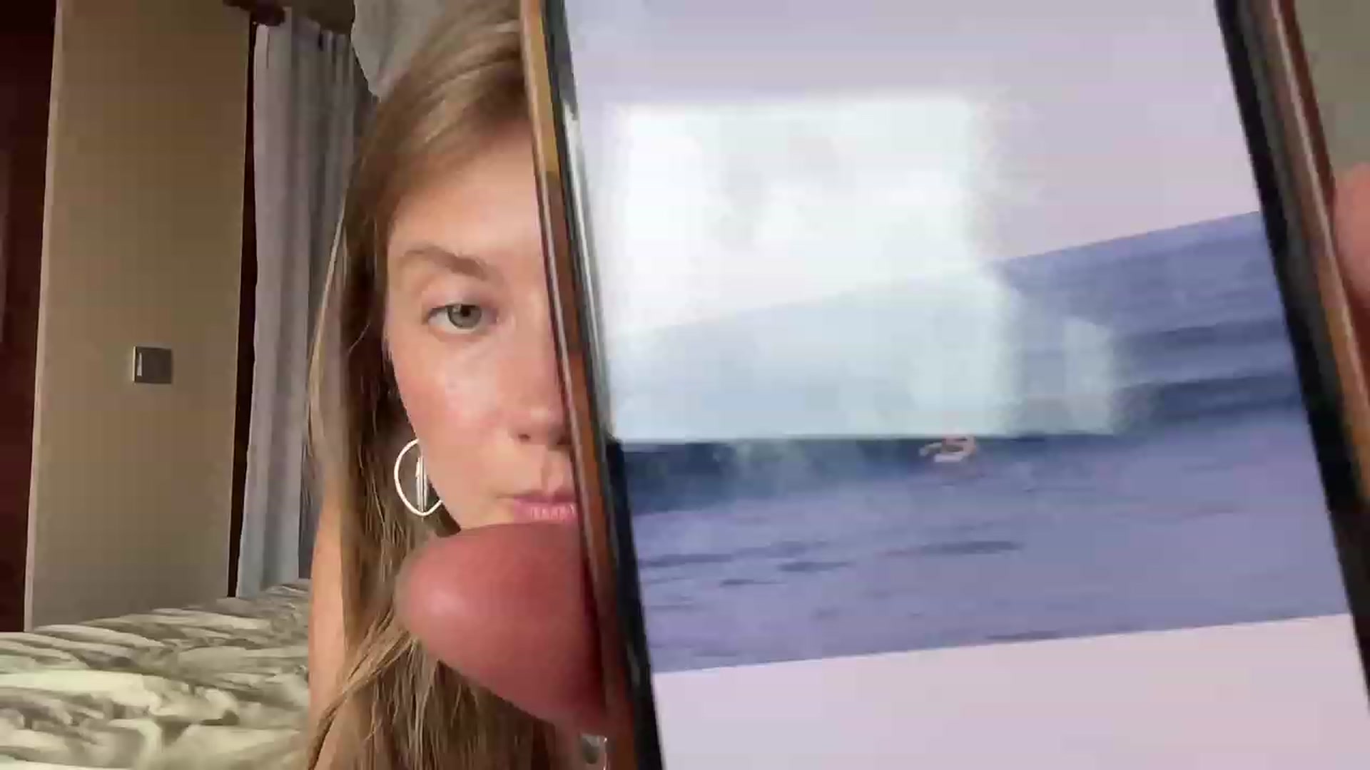 Gallery image thumbnail from HotUAJasNews's myfreecams stream on, 12/15/2022, 02:27 image 15 of 20