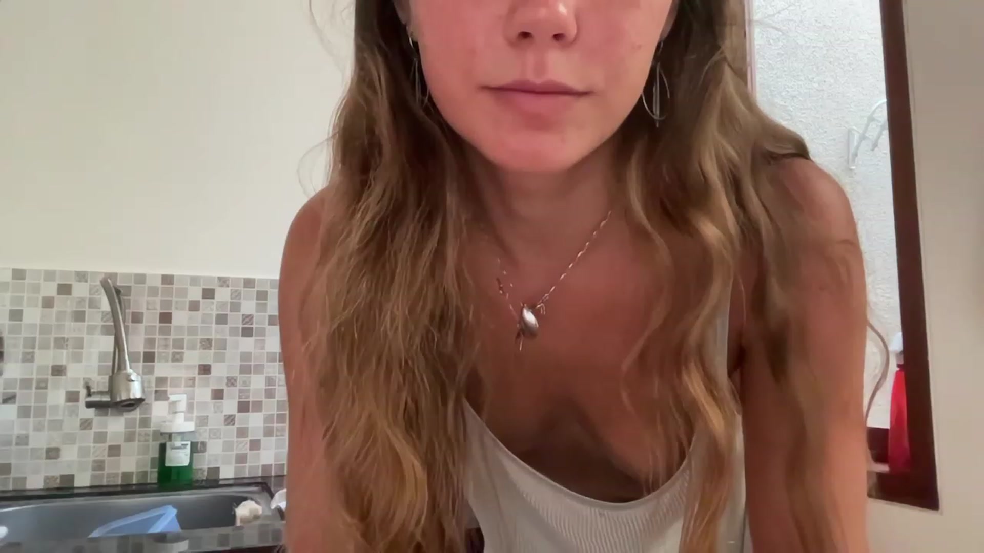 Gallery image thumbnail from HotUAJasNews's myfreecams stream on, 12/19/2022, 22:35 image 16 of 20