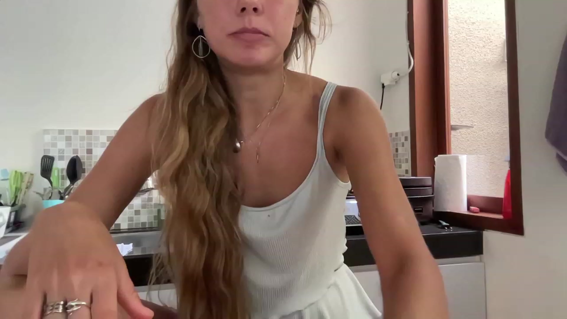 Gallery image thumbnail from HotUAJasNews's myfreecams stream on, 12/19/2022, 23:31 image 2 of 20