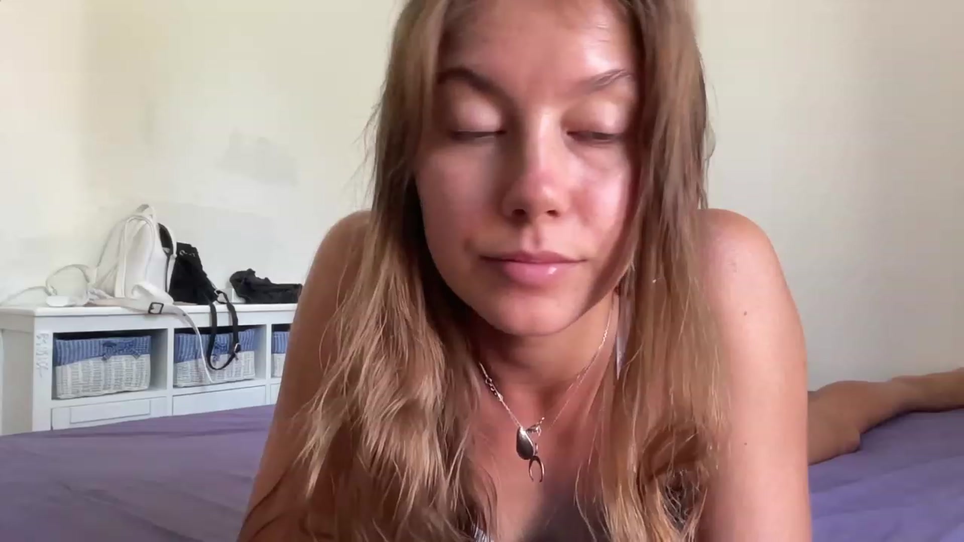 Gallery image thumbnail from HotUAJasNews's myfreecams stream on, 12/20/2022, 24:57 image 13 of 20