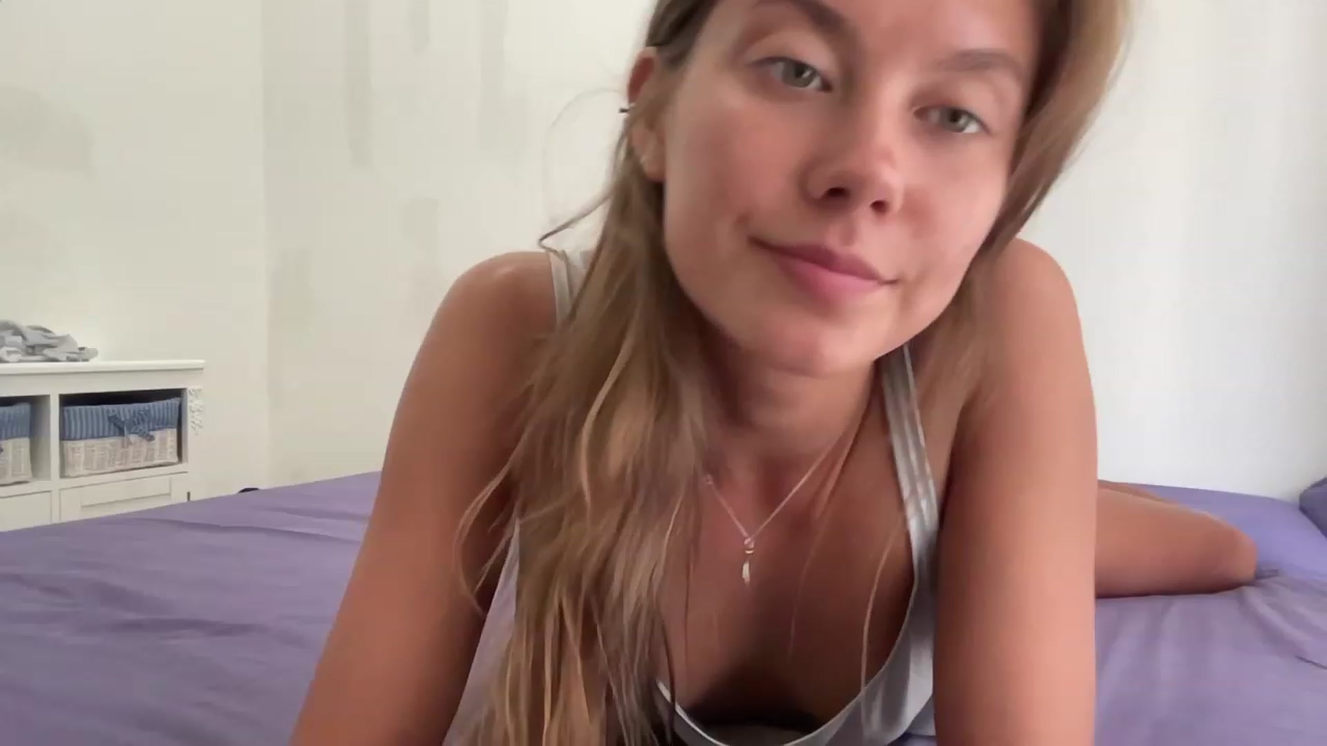 Gallery image thumbnail from HotUAJasNews's myfreecams stream on, 12/21/2022, 02:15 image 4 of 20