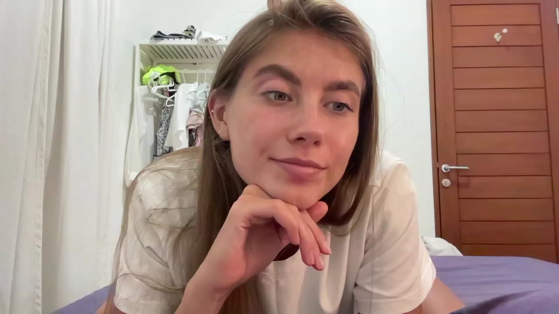 Gallery image thumbnail from HotUAJasNews's myfreecams stream on, 12/23/2022, 11:57 image 10 of 20