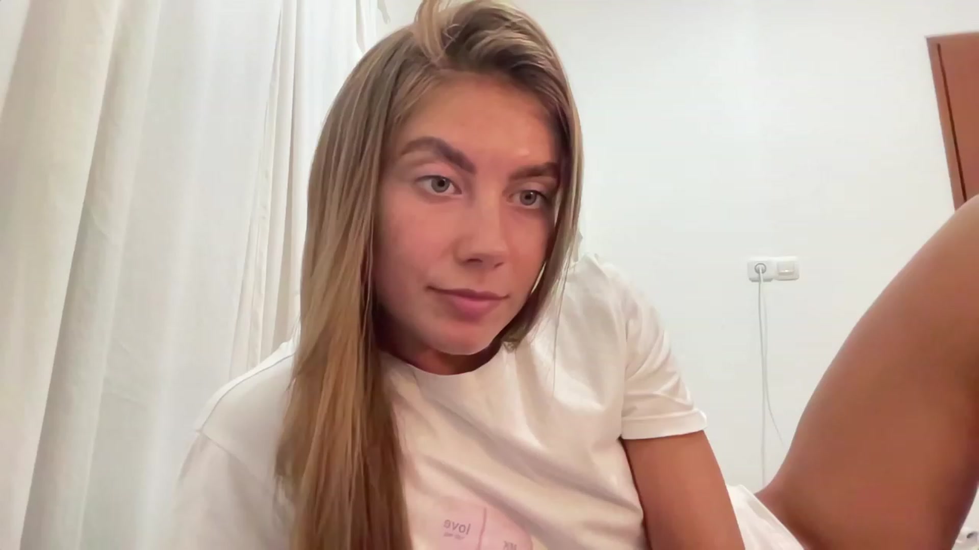 Gallery image thumbnail from HotUAJasNews's myfreecams stream on, 12/23/2022, 11:57 image 7 of 20