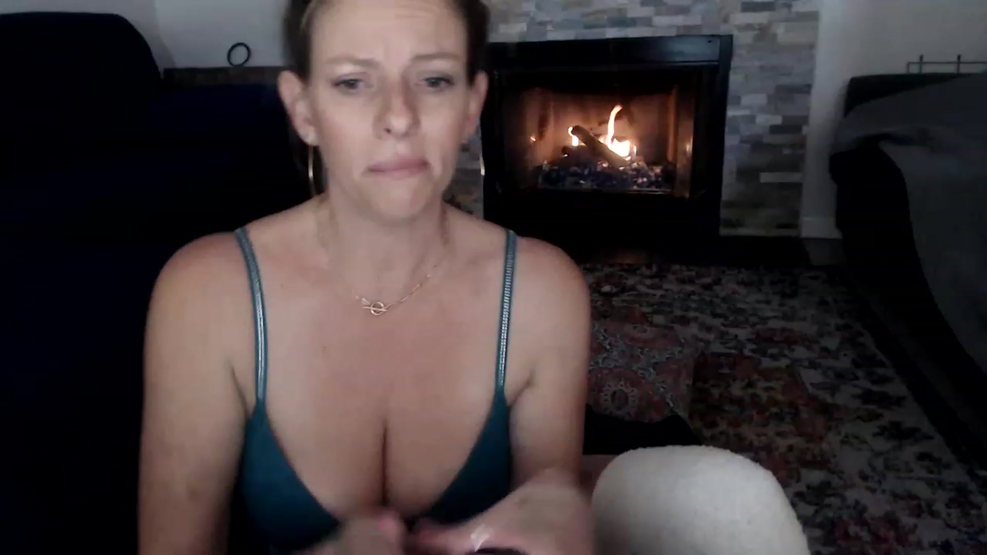 Gallery image thumbnail from HotWifeSallie's myfreecams stream on, 01/21/2023, 20:32 image 9 of 20