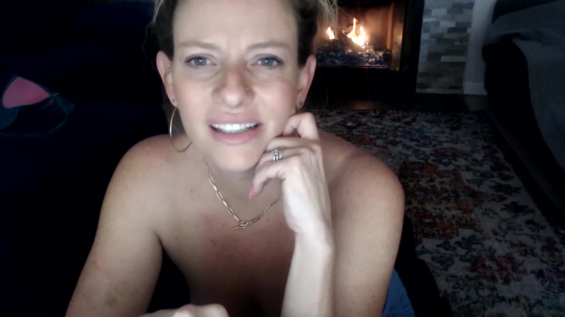 Gallery image thumbnail from HotWifeSallie's myfreecams stream on, 01/21/2023, 20:32 image 19 of 20