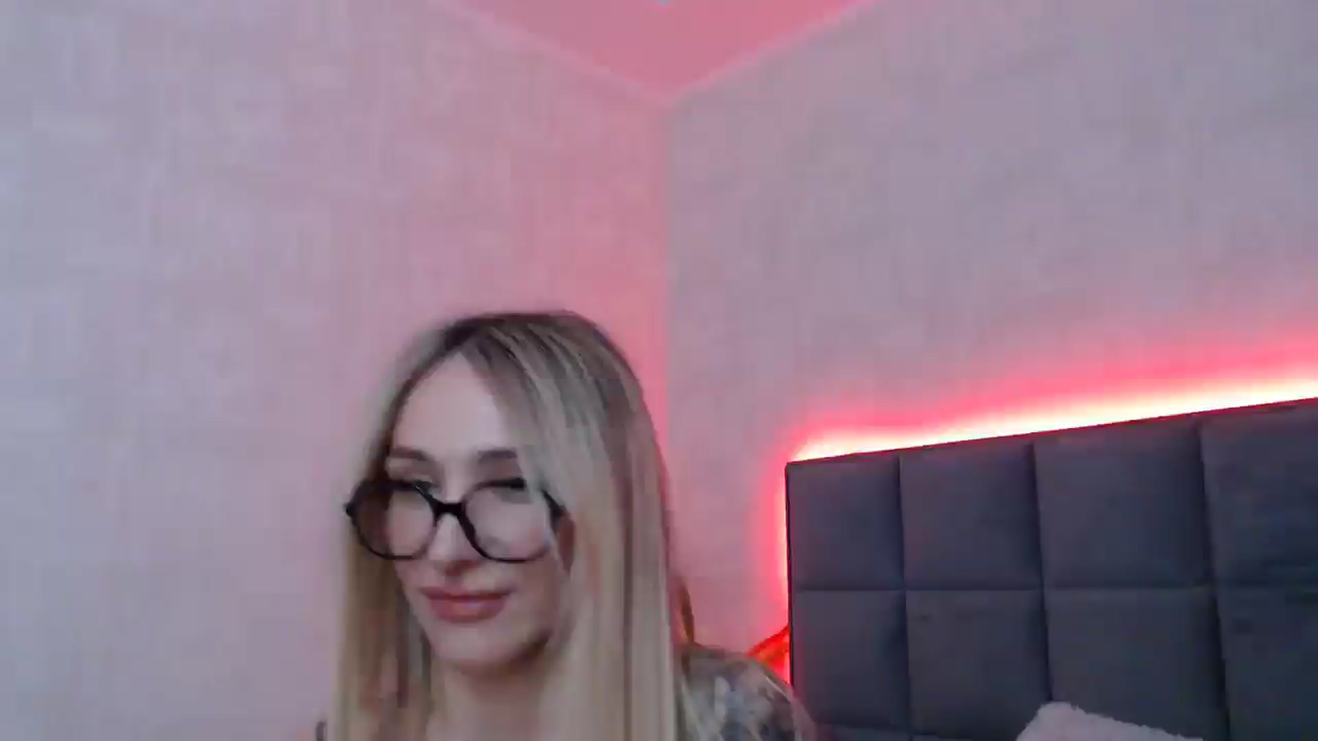 Gallery image thumbnail from Hot_ALISA's myfreecams stream on, 04/30/2026, 10:20 image 14 of 20