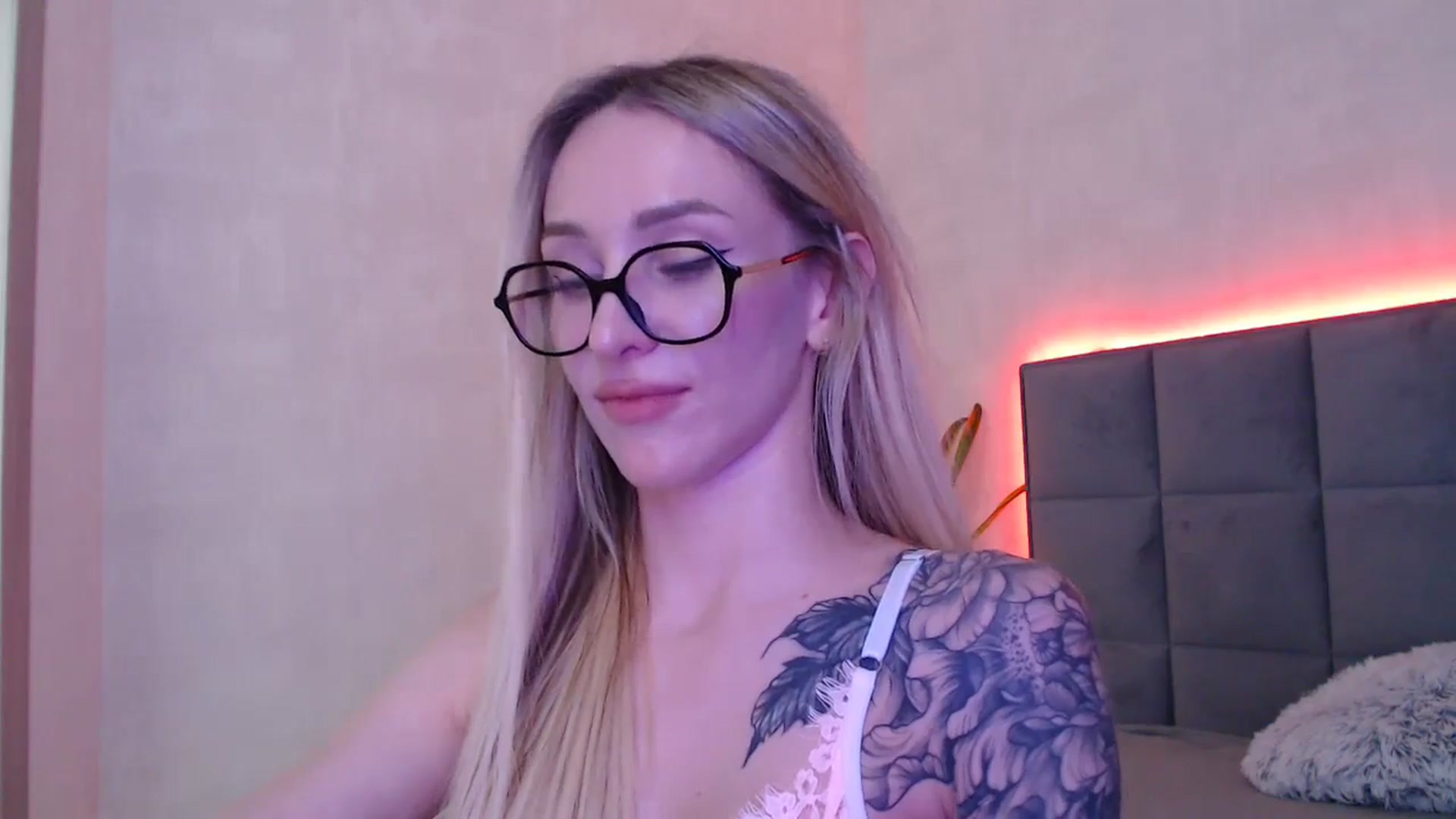 Gallery image thumbnail from Hot_ALISA's myfreecams stream on, 05/09/2026, 12:02 image 5 of 20