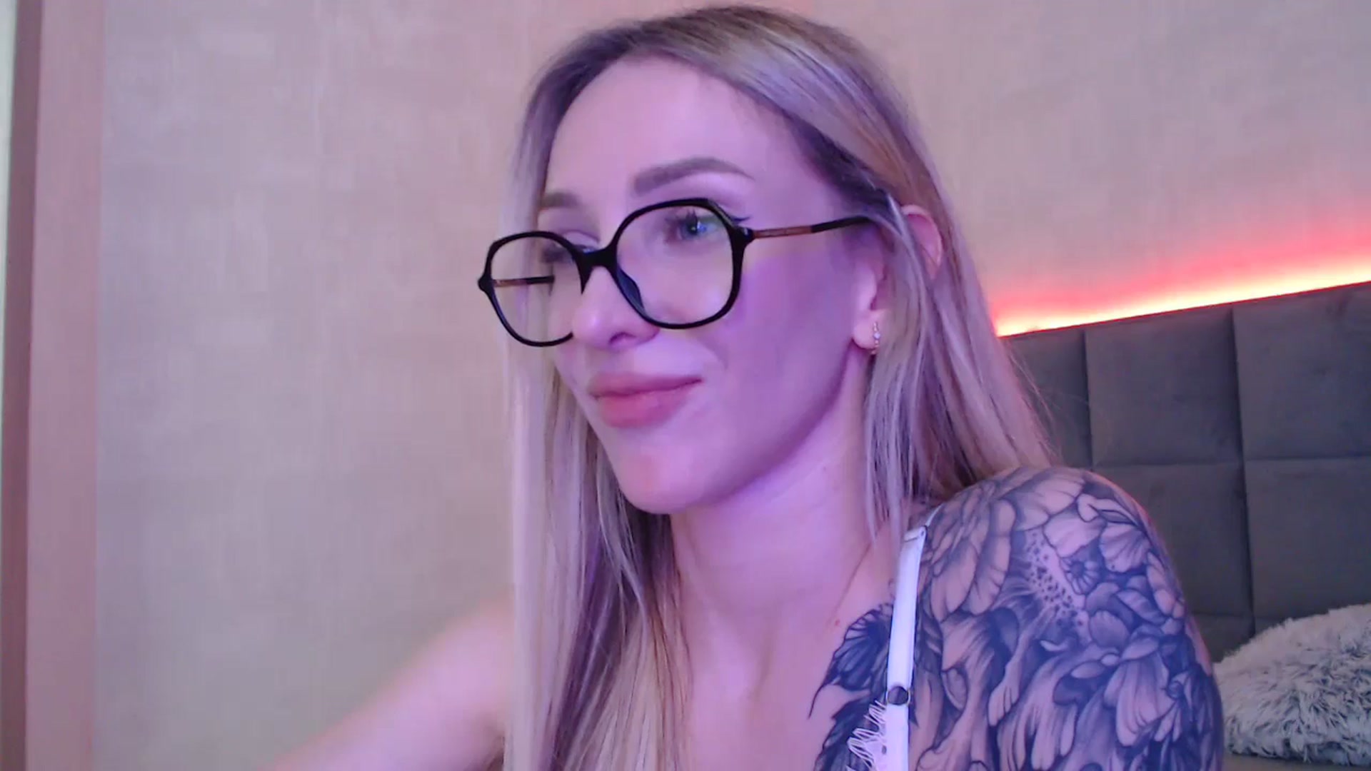 Gallery image thumbnail from Hot_ALISA's myfreecams stream on, 05/09/2026, 12:02 image 2 of 20