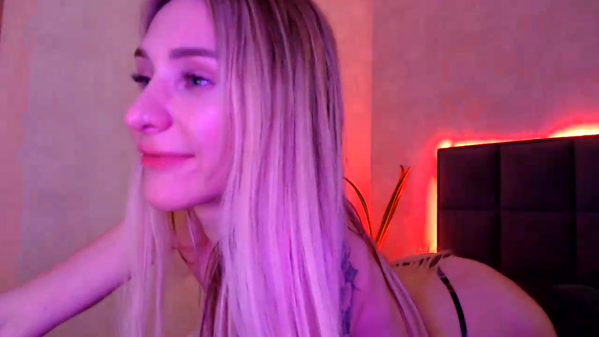 Gallery image thumbnail from Hot_ALISA's myfreecams stream on, 05/13/2026, 14:52 image 9 of 20