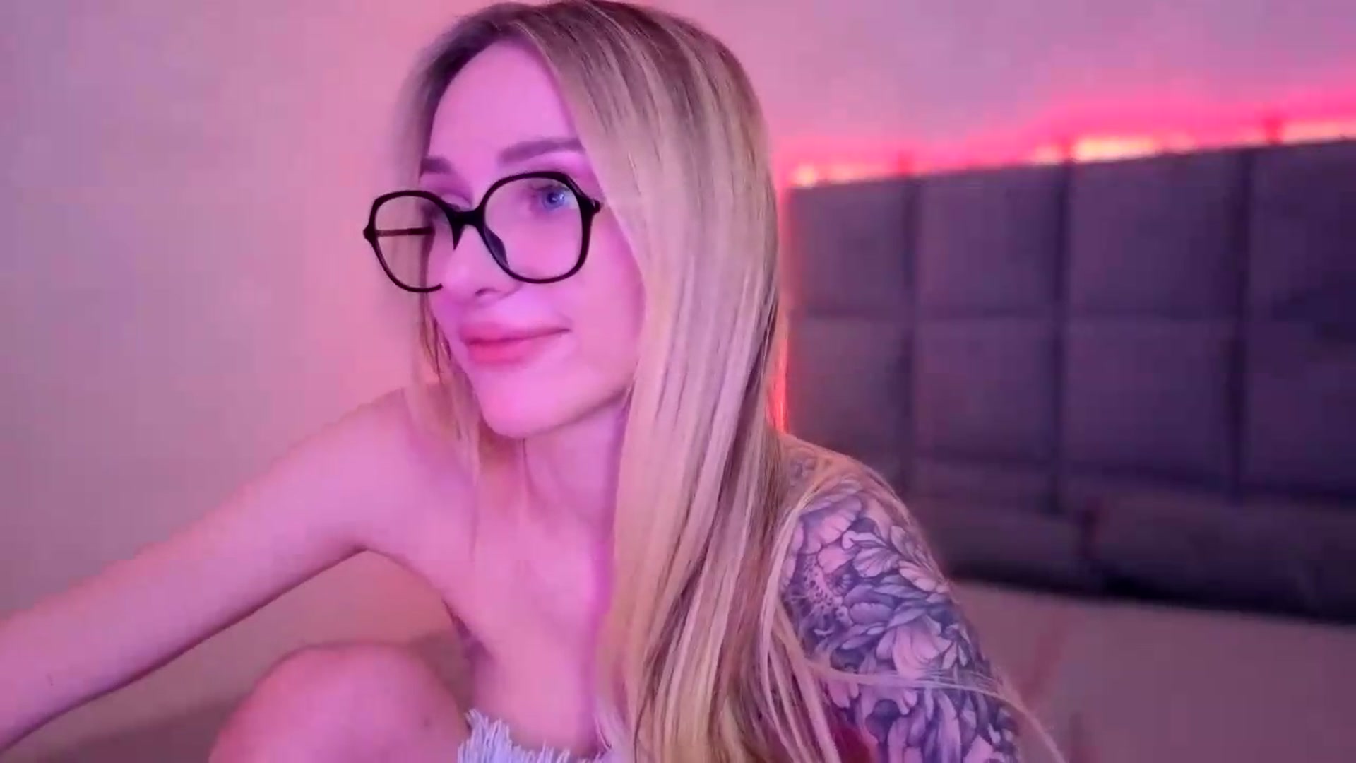 Gallery image thumbnail from Hot_ALISA's myfreecams stream on, 05/15/2026, 10:07 image 19 of 20